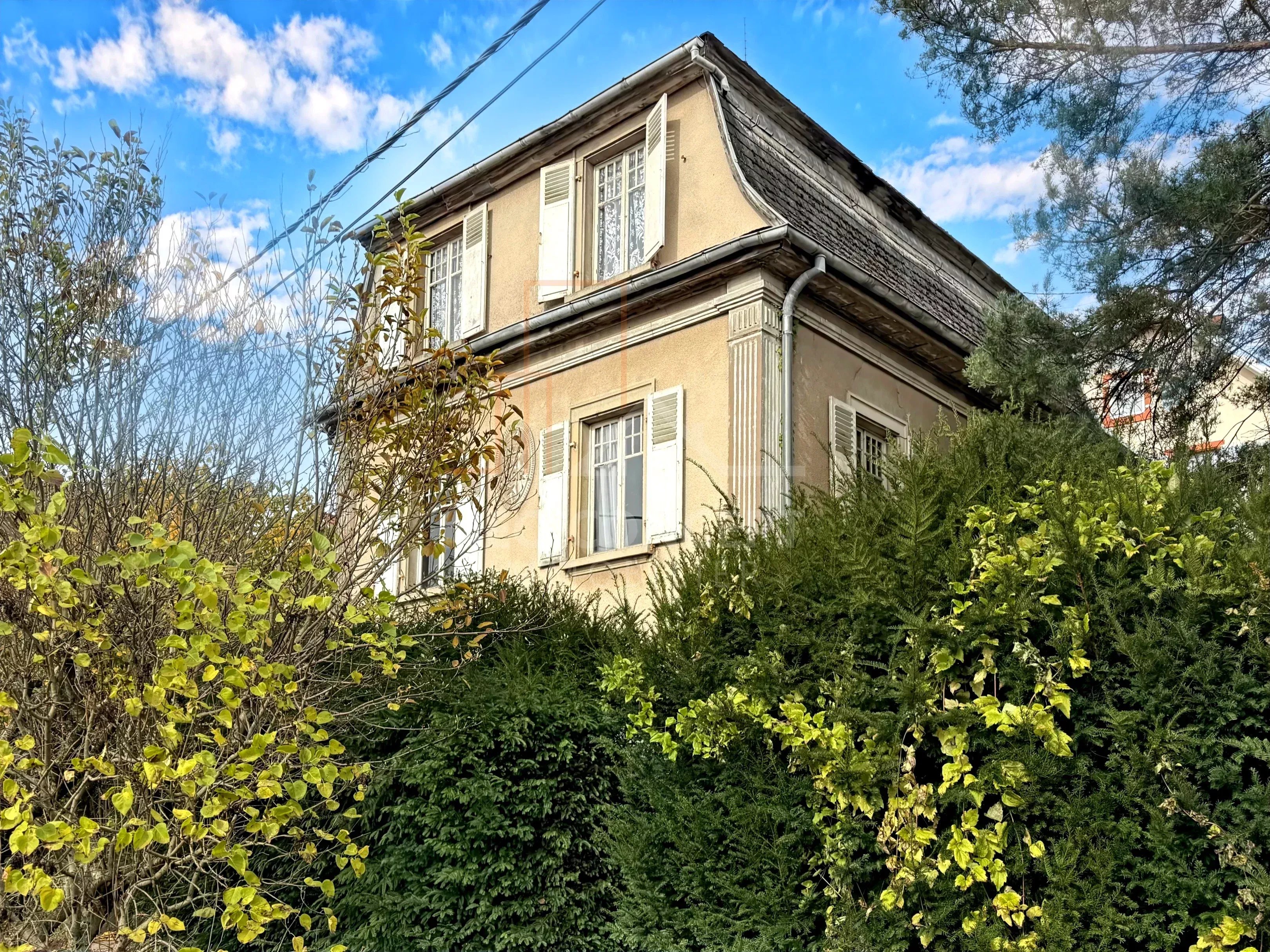 NIEDERBRONN-LES-BAINS – Maison de caractère des années 30 à réinventer !