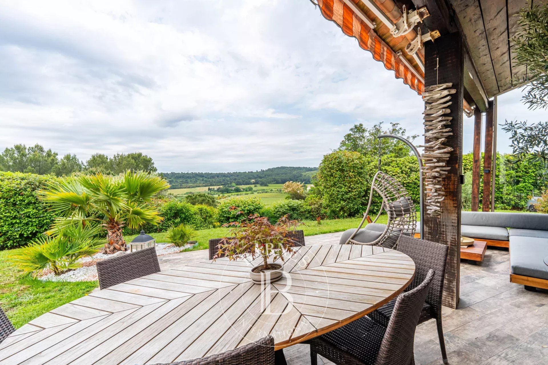 UNDER SALE OFFER - ÉGUILLES – SINGLE-STOREY VILLA – 205 SQM – INDEPENDENT ONE-BEDROOM APARTMENT – POOL – PANORAMIC VIEW – ABSOLUTE TRANQUILITY - picture 24