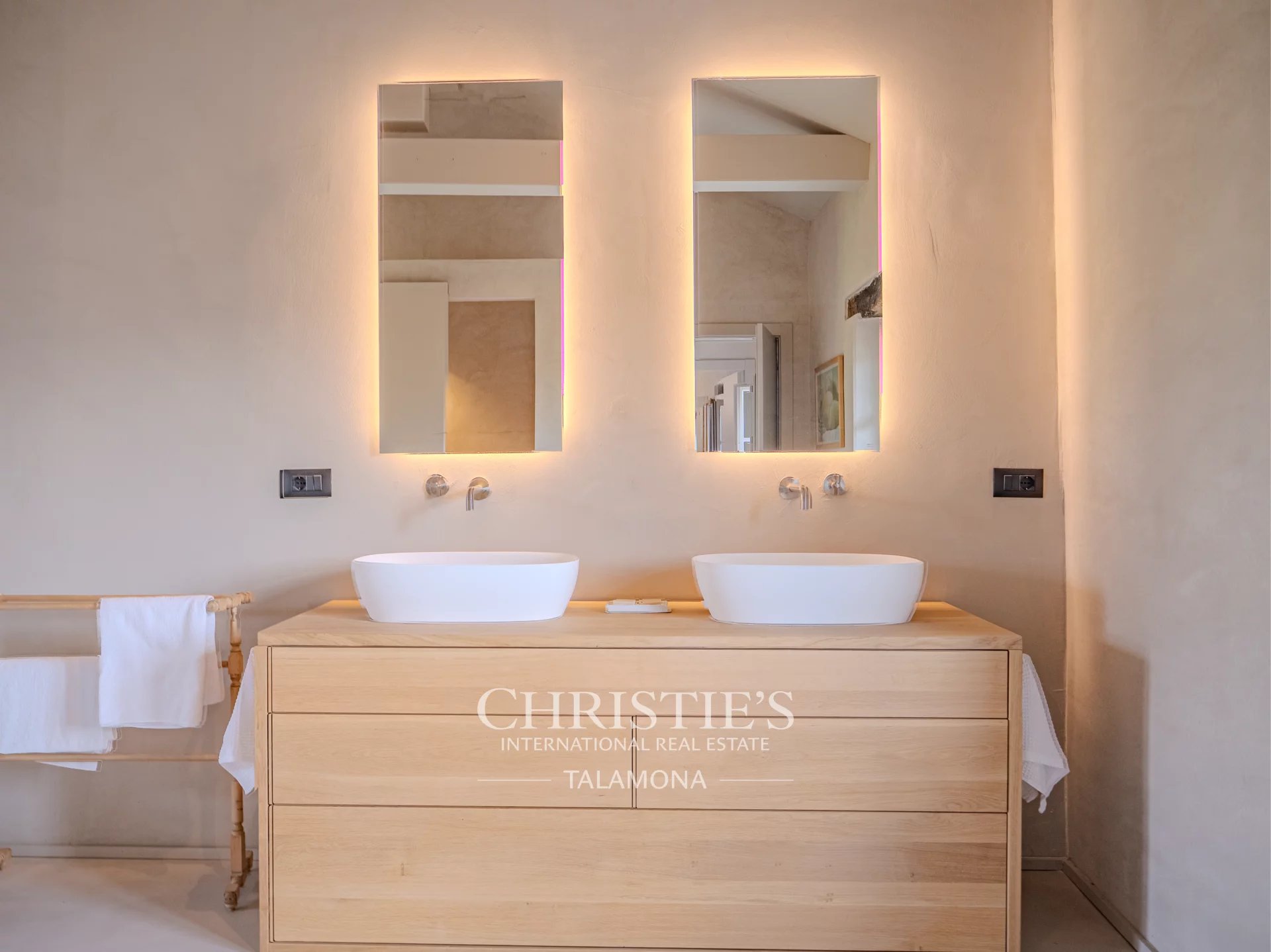 4 Bedroom Villa/Townhouse's Image 27
