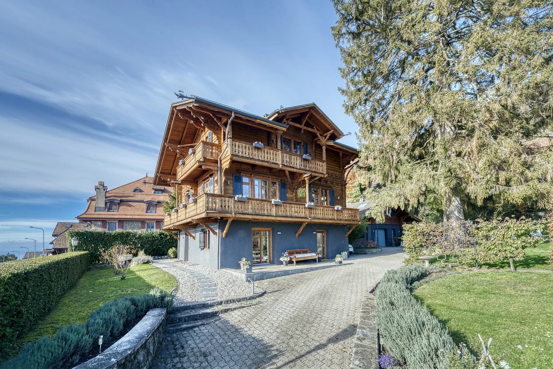 Chardonne : Splendide Chalet rénovée avec annexe habitable, vue spectaculaire!