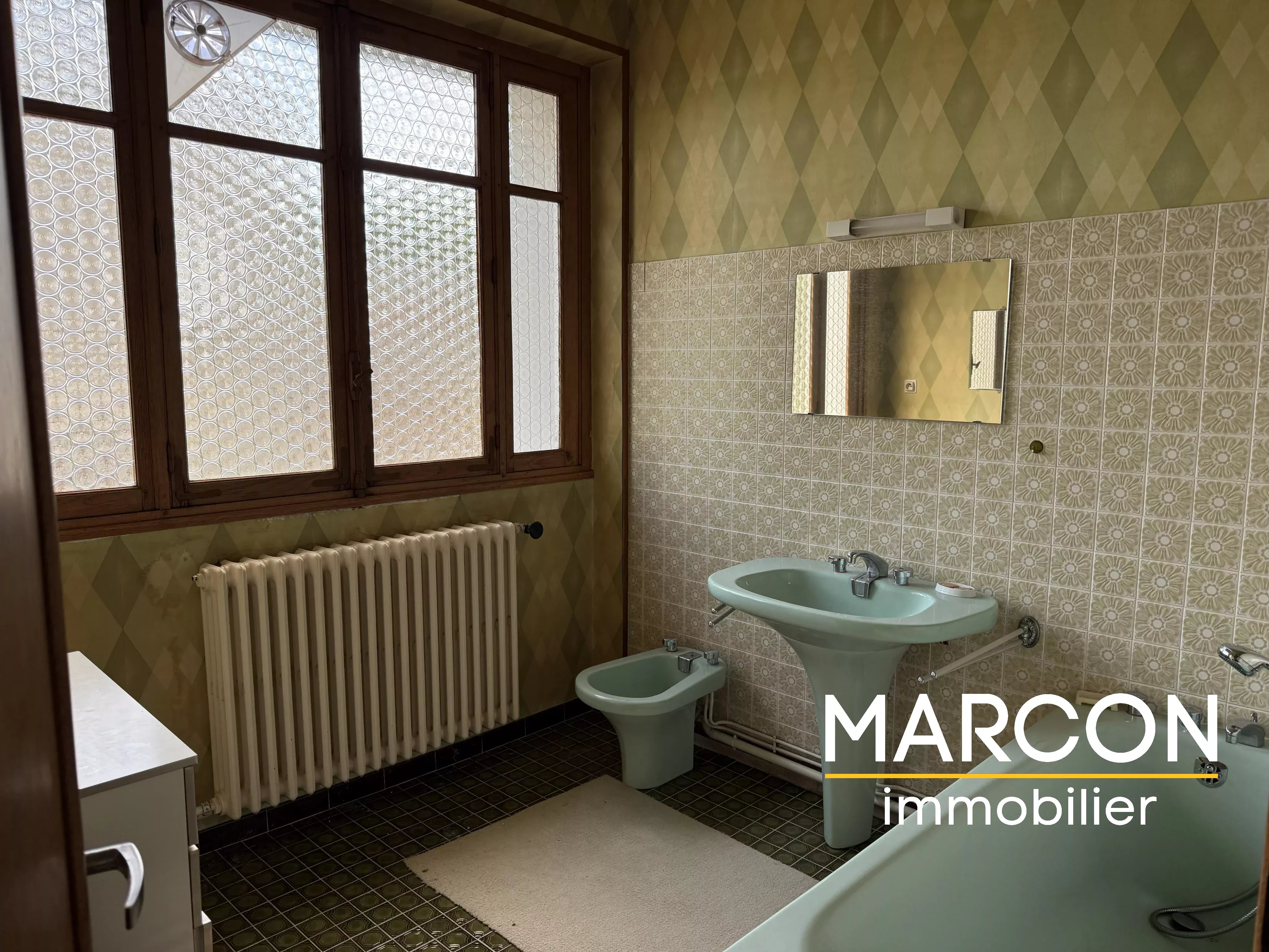 CHARACTER HOUSE GUERET TOWN CENTRE