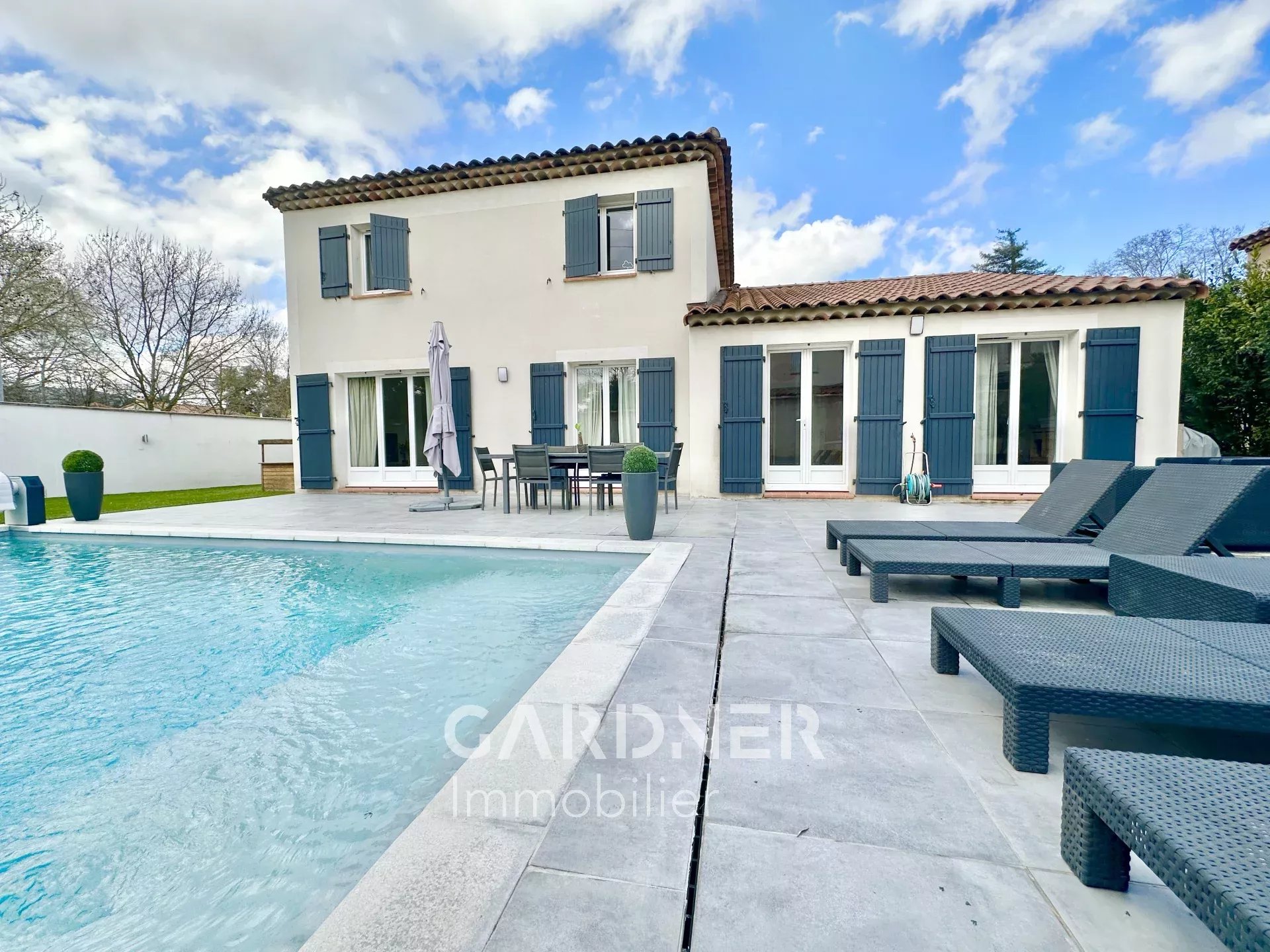 Agence immobilière de 