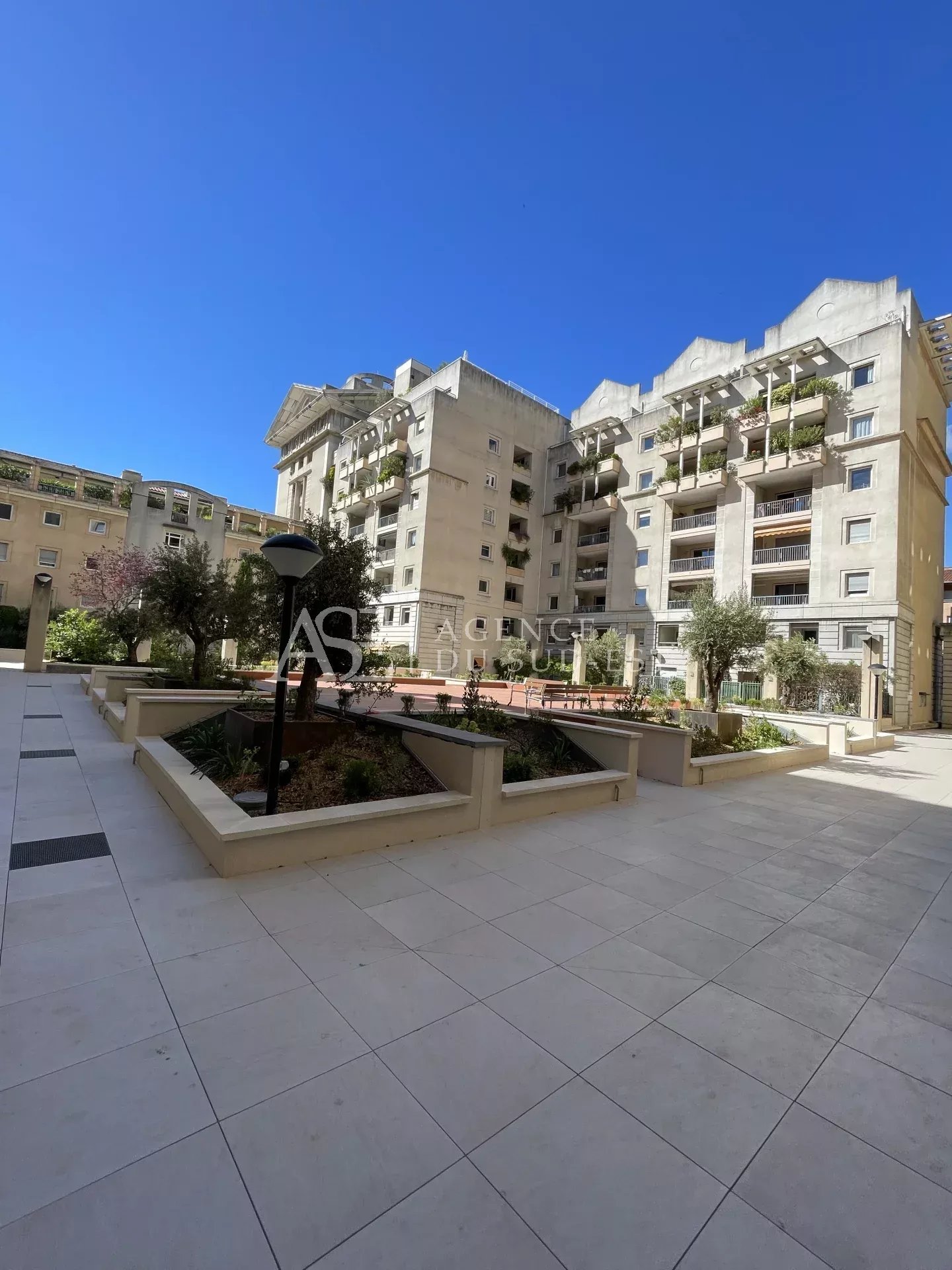 Agence immobilière de 