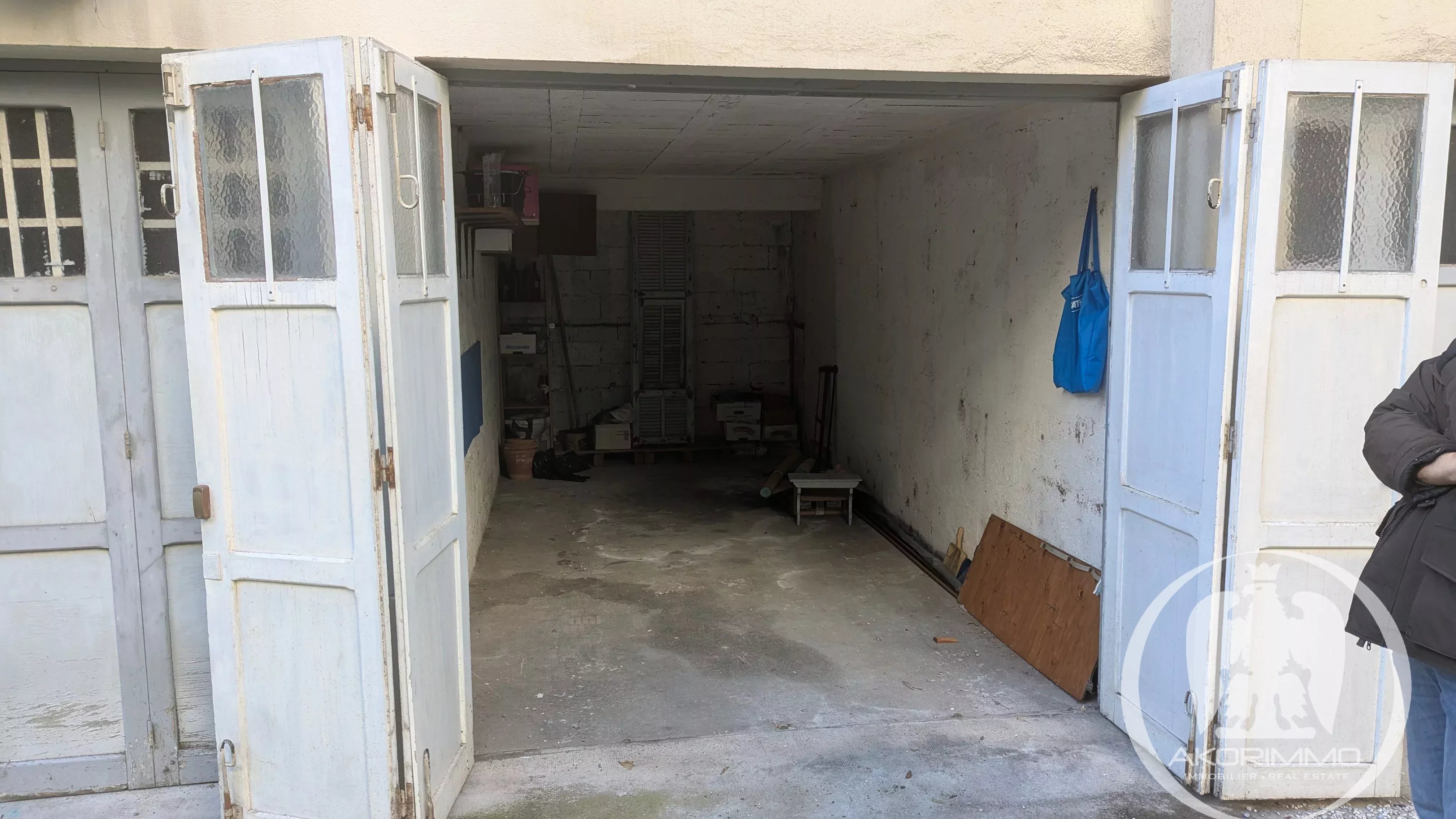 <span class='fw-semibold text-nowrap'>Garage/Parking</span>  - <span class='text-nowrap'>14.0 m²</span> - <span class='text-nowrap'> <span class='fw-semibold'>66 000 €</span></