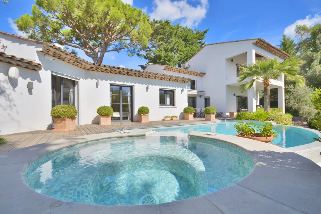 Villa for sale in Cannes — Le Cannet modern renovated villa close to historical centre