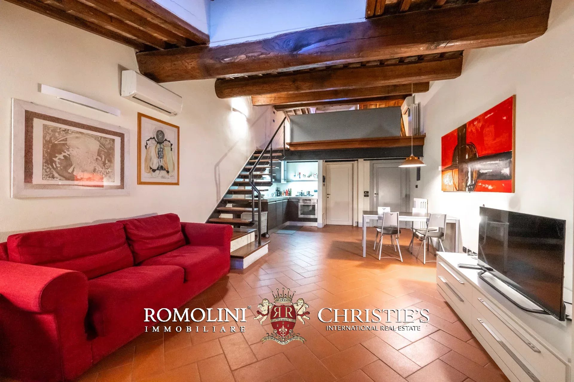 COZY 60-SQM PENTHOUSE FOR SALE IN THE HISTORICAL CENTER OF AREZZO
