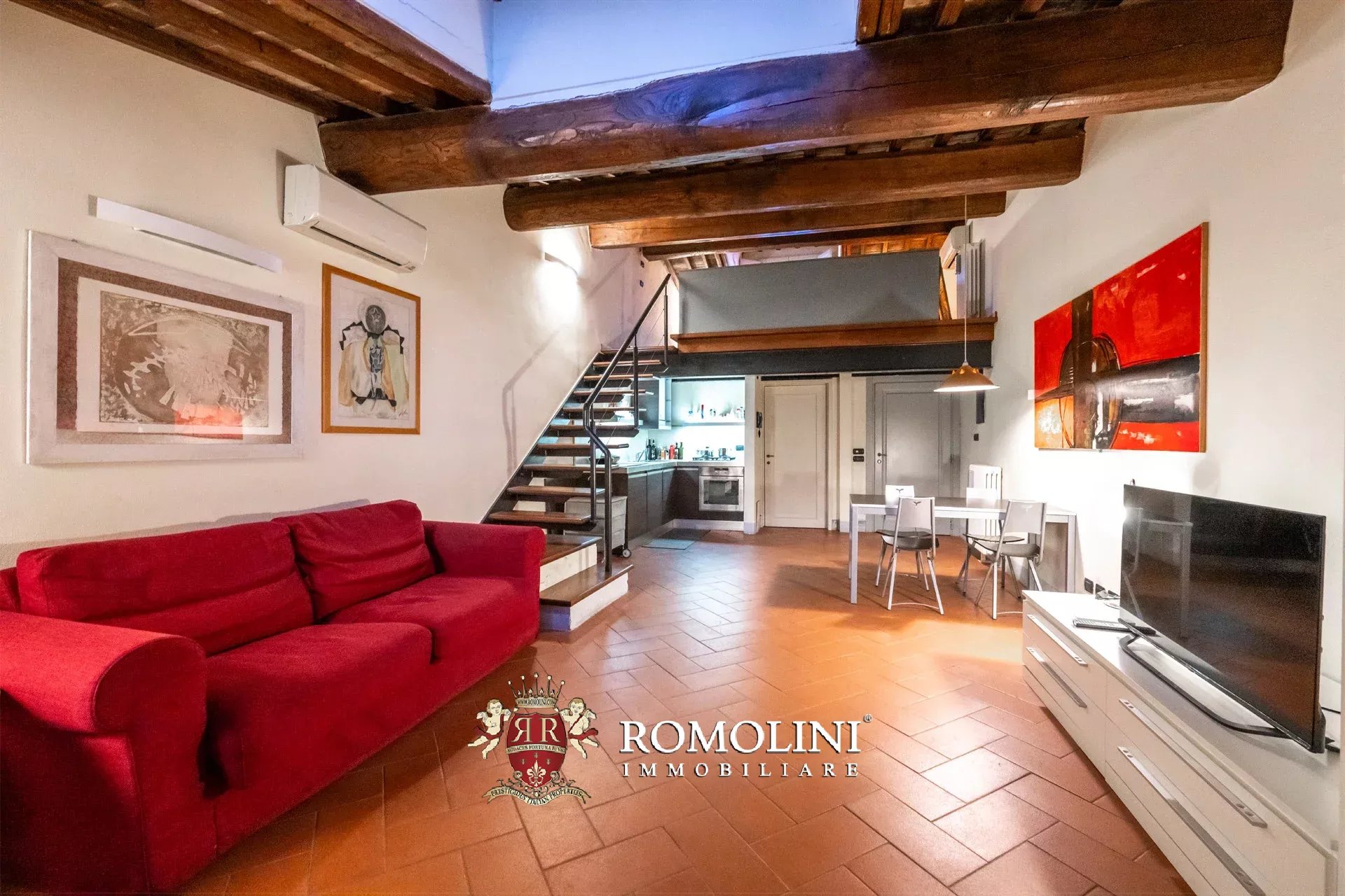 COZY 60-SQM PENTHOUSE FOR SALE IN THE HISTORICAL CENTER OF AREZZO
