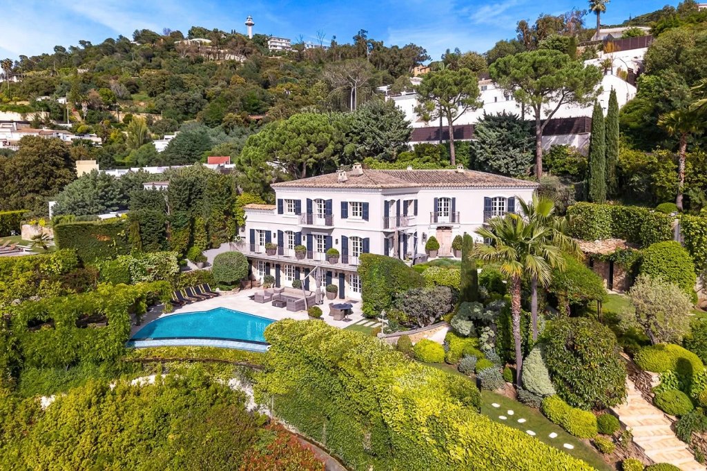 Villa for sale in Cannes — Prestigious Family Estate in Cannes Californie | Luxury Sea View Villa