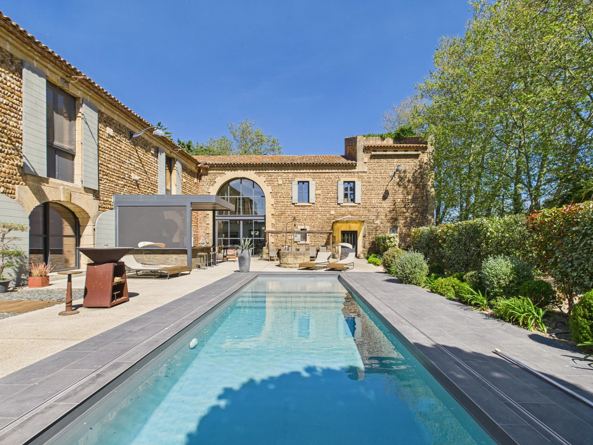 Mas d'exception avec chambres d'hôtes, écuries et prestations haut de gamme