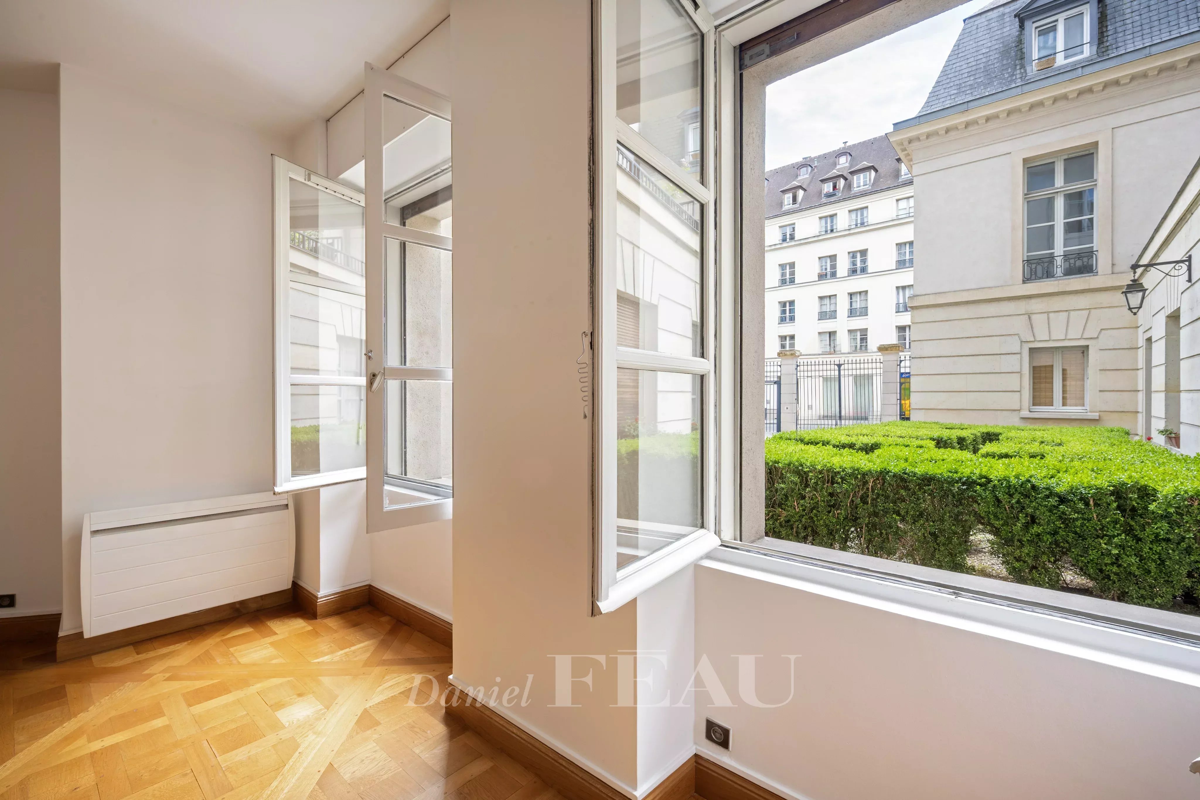 Sale Apartment Paris 4th