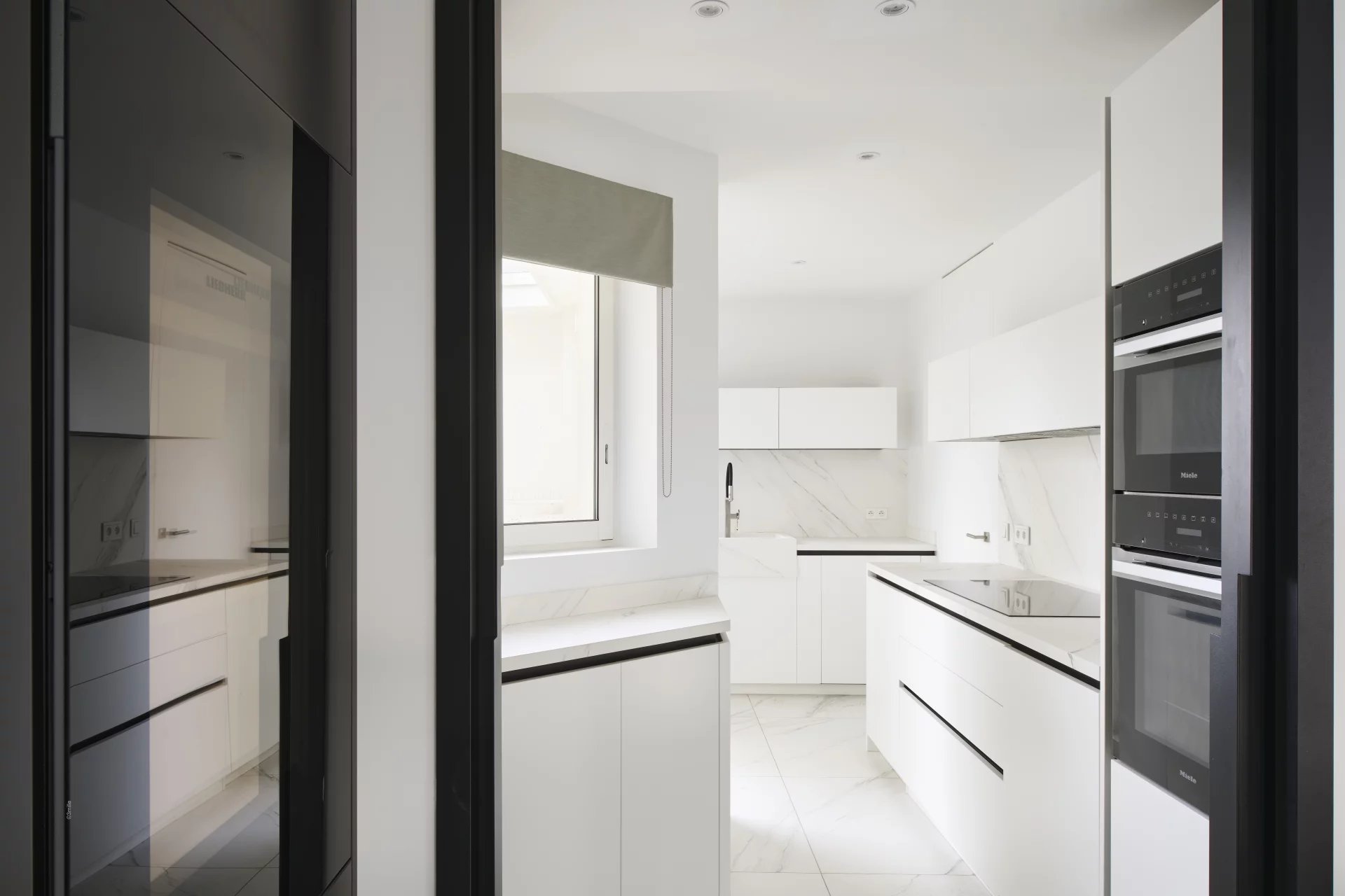  Image of Apartment - 3 Bedrooms for Sale in Alpes-Maritimes-Cannes-France, Image 8