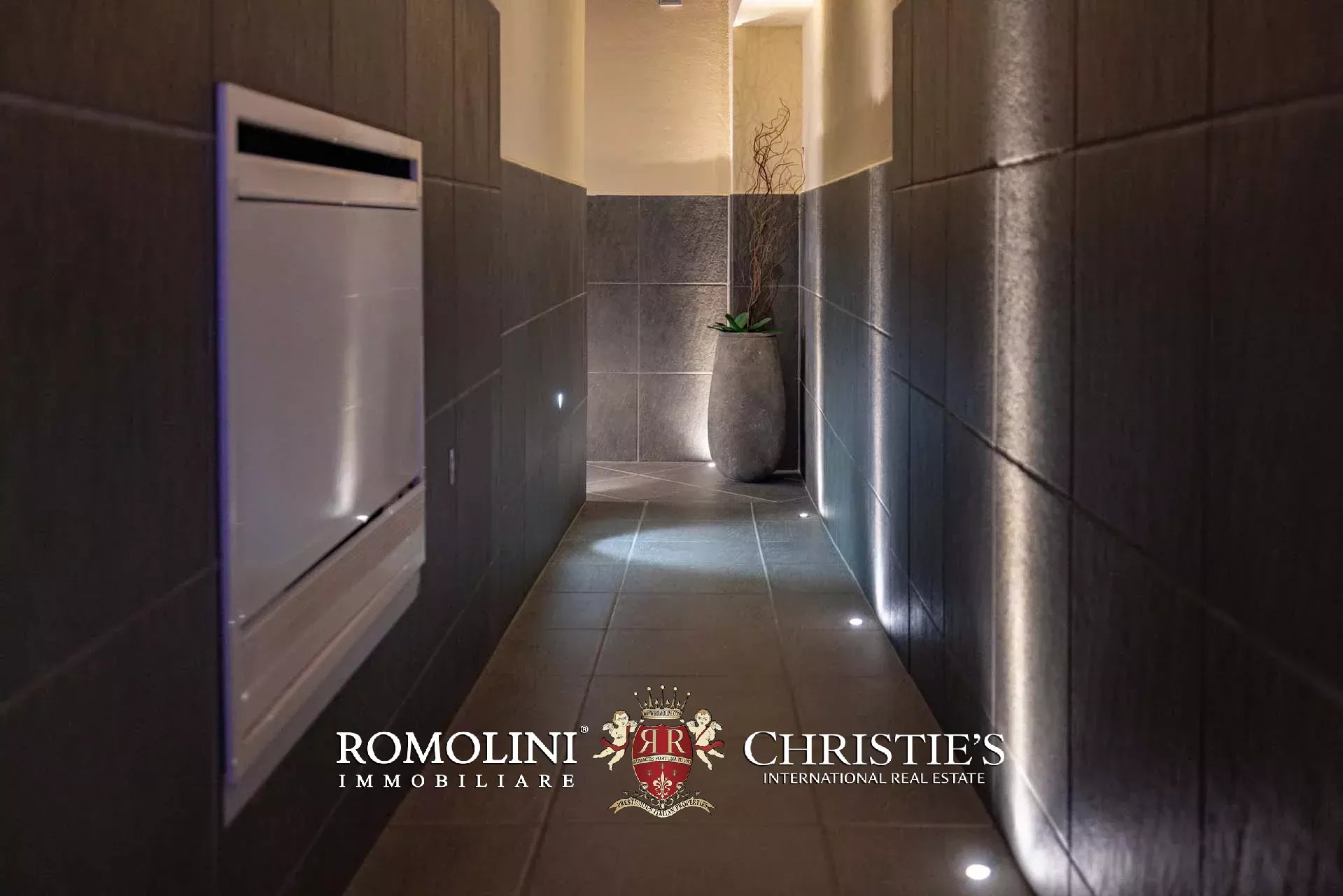14 Bedroom Villa/Townhouse's Image 42