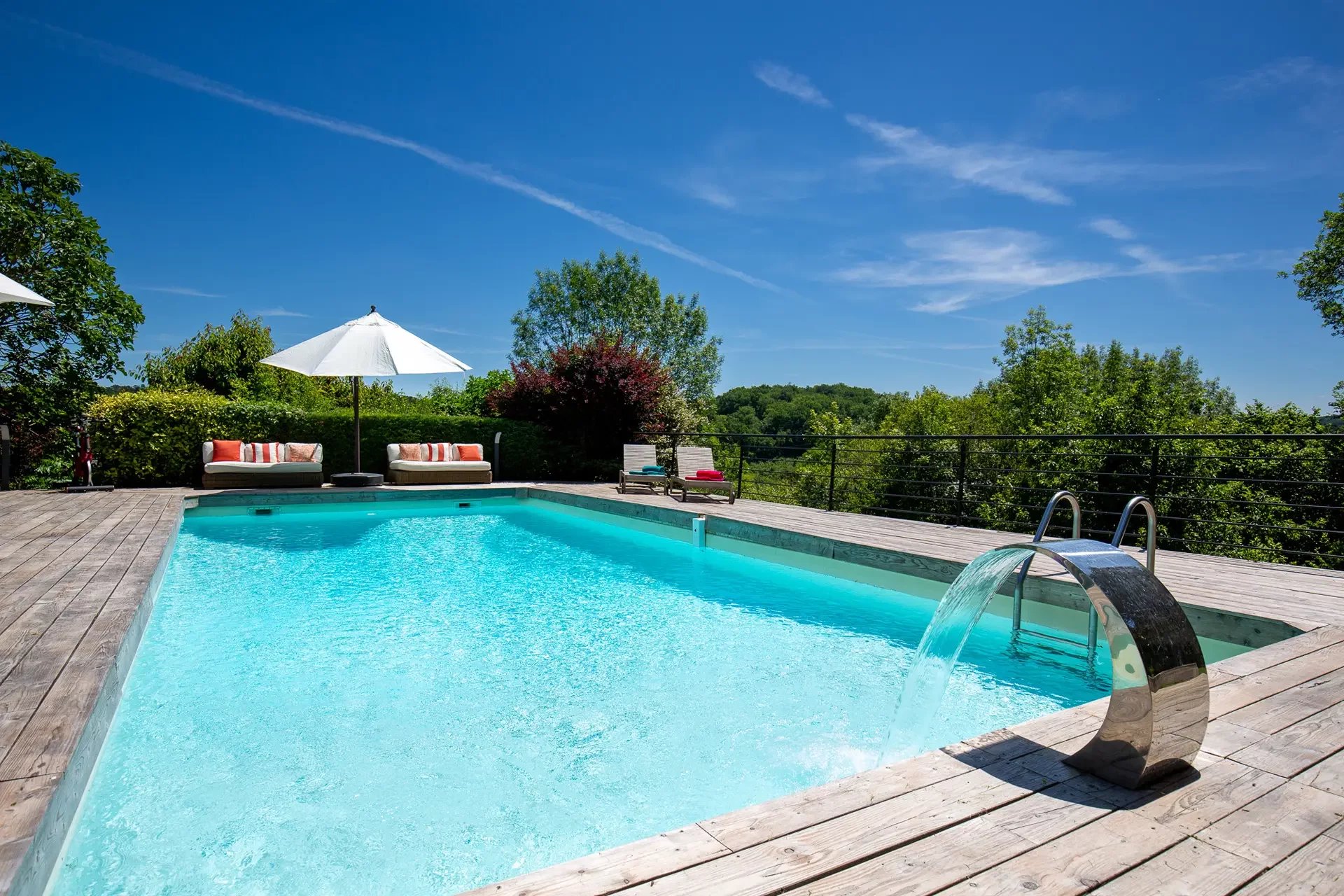 SCHLOSS MIT POOL UND TENNISPLATZ IN BORDEAUX ZU VERKAUFEN