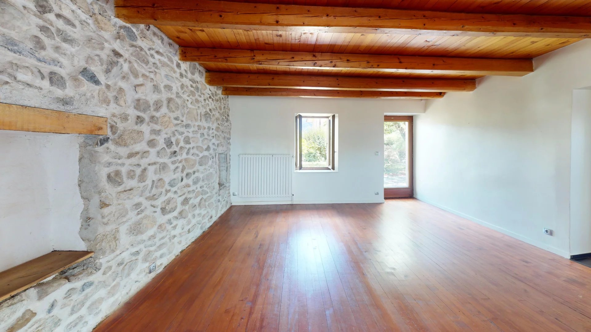Ferme rénovée idéalement placée - Cœur de Village, Feigères