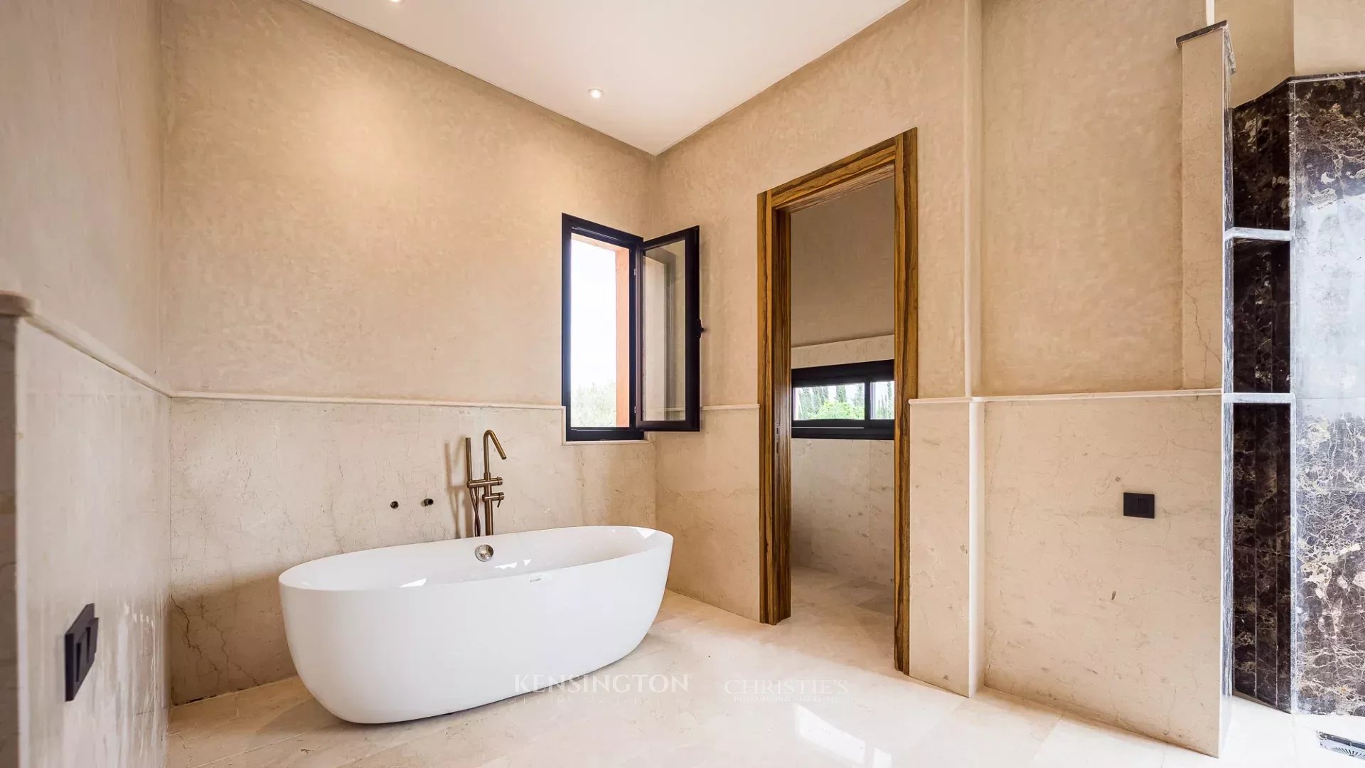 6 Bedroom Villa/Townhouse's Image 47