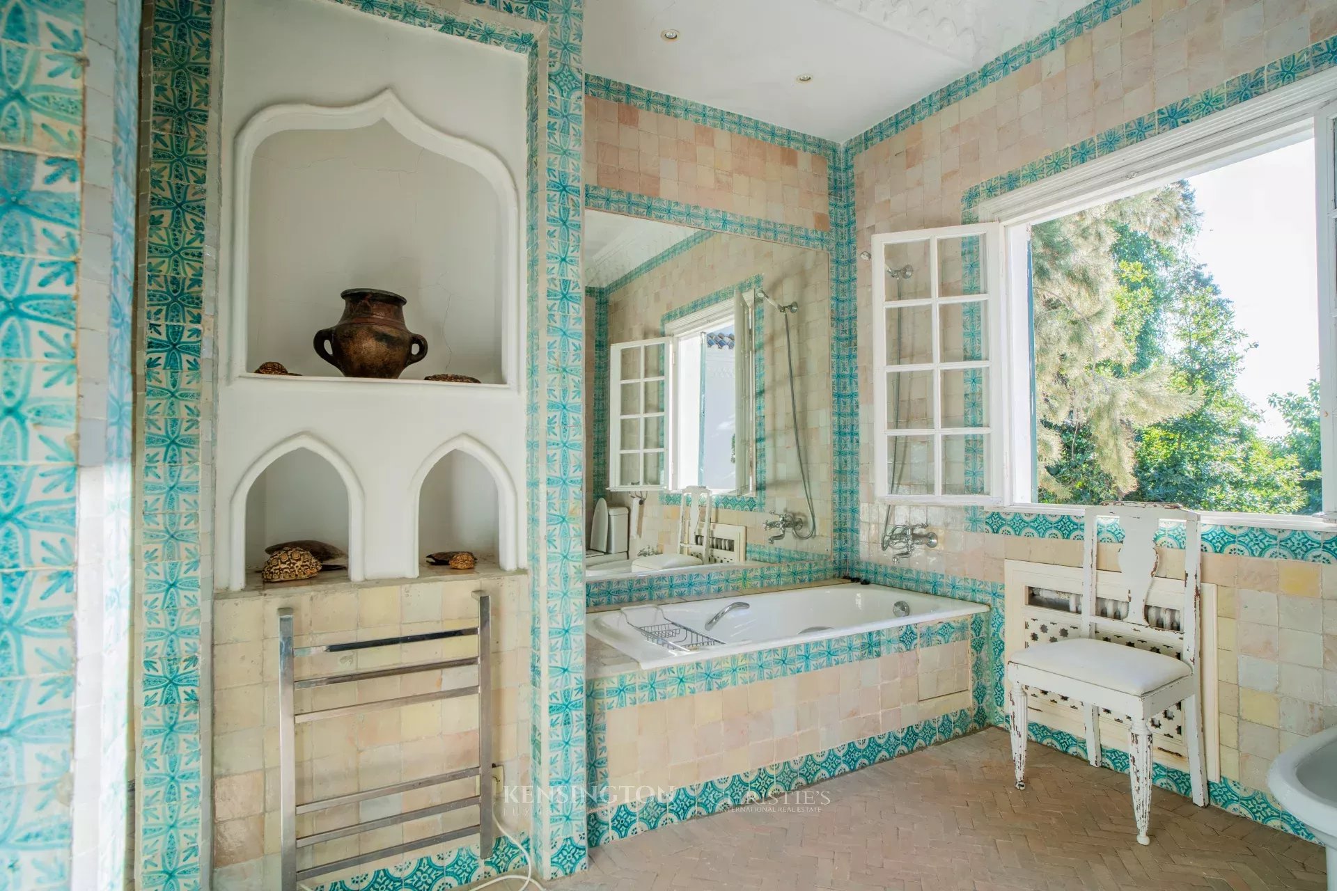 6 Bedroom Villa/Townhouse's Image 29