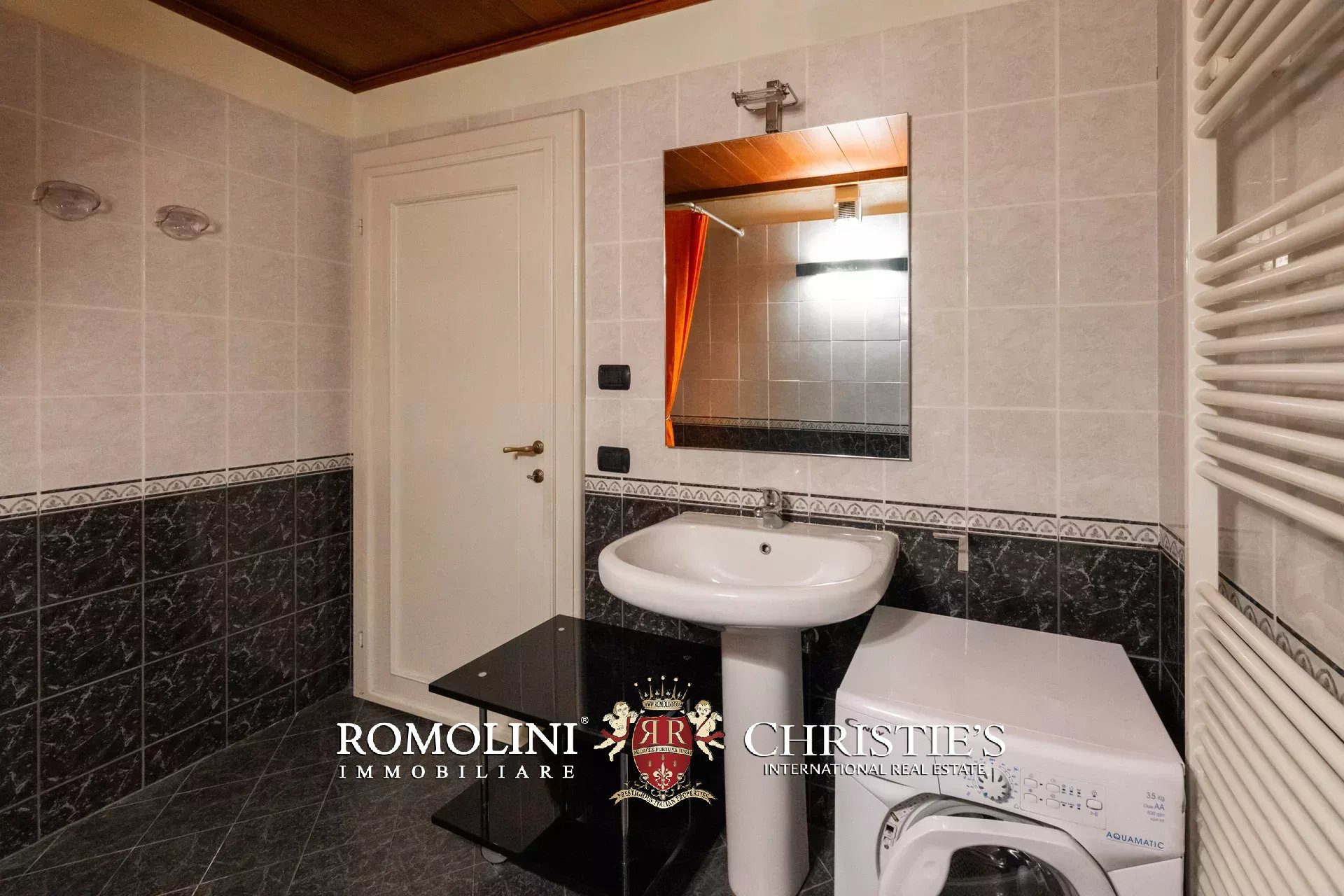 COZY 60-SQM PENTHOUSE FOR SALE IN THE HISTORICAL CENTER OF AREZZO