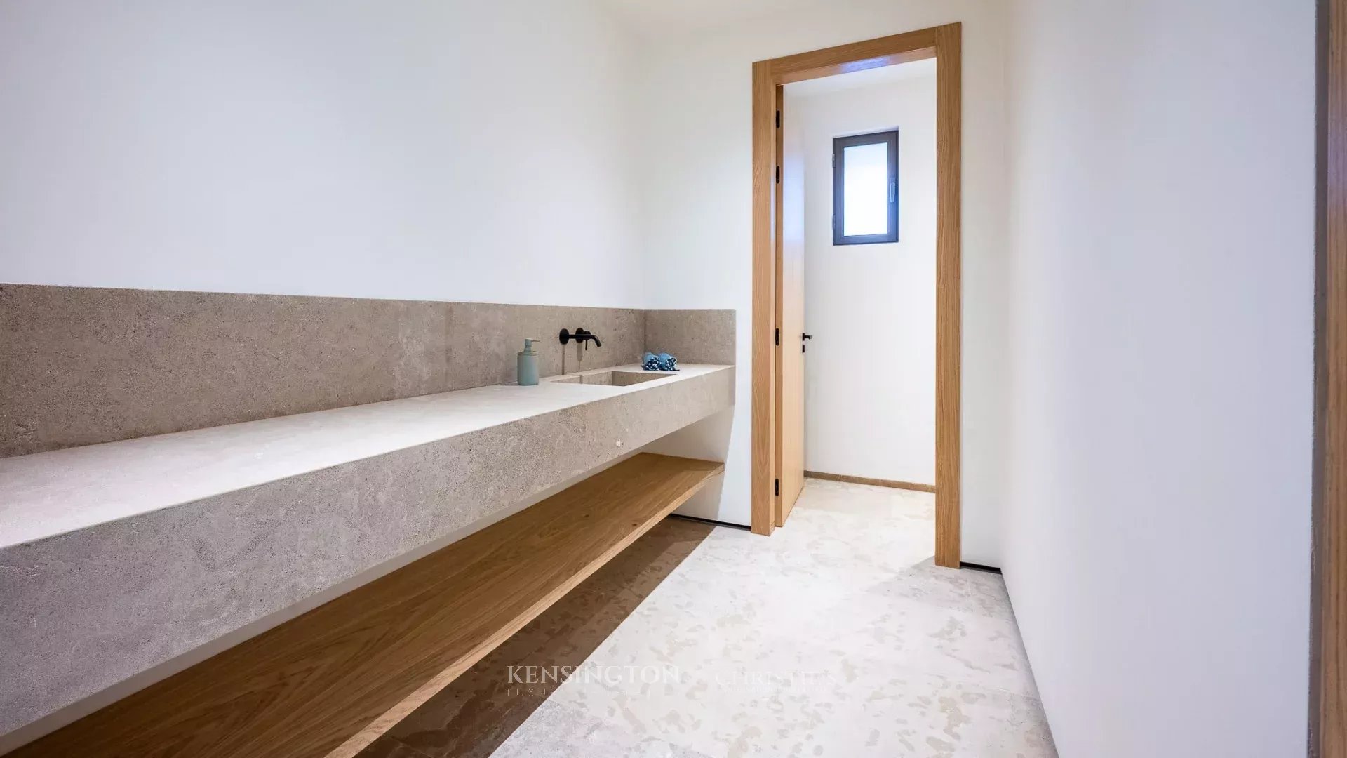 4 Bedroom Villa/Townhouse's Image 22
