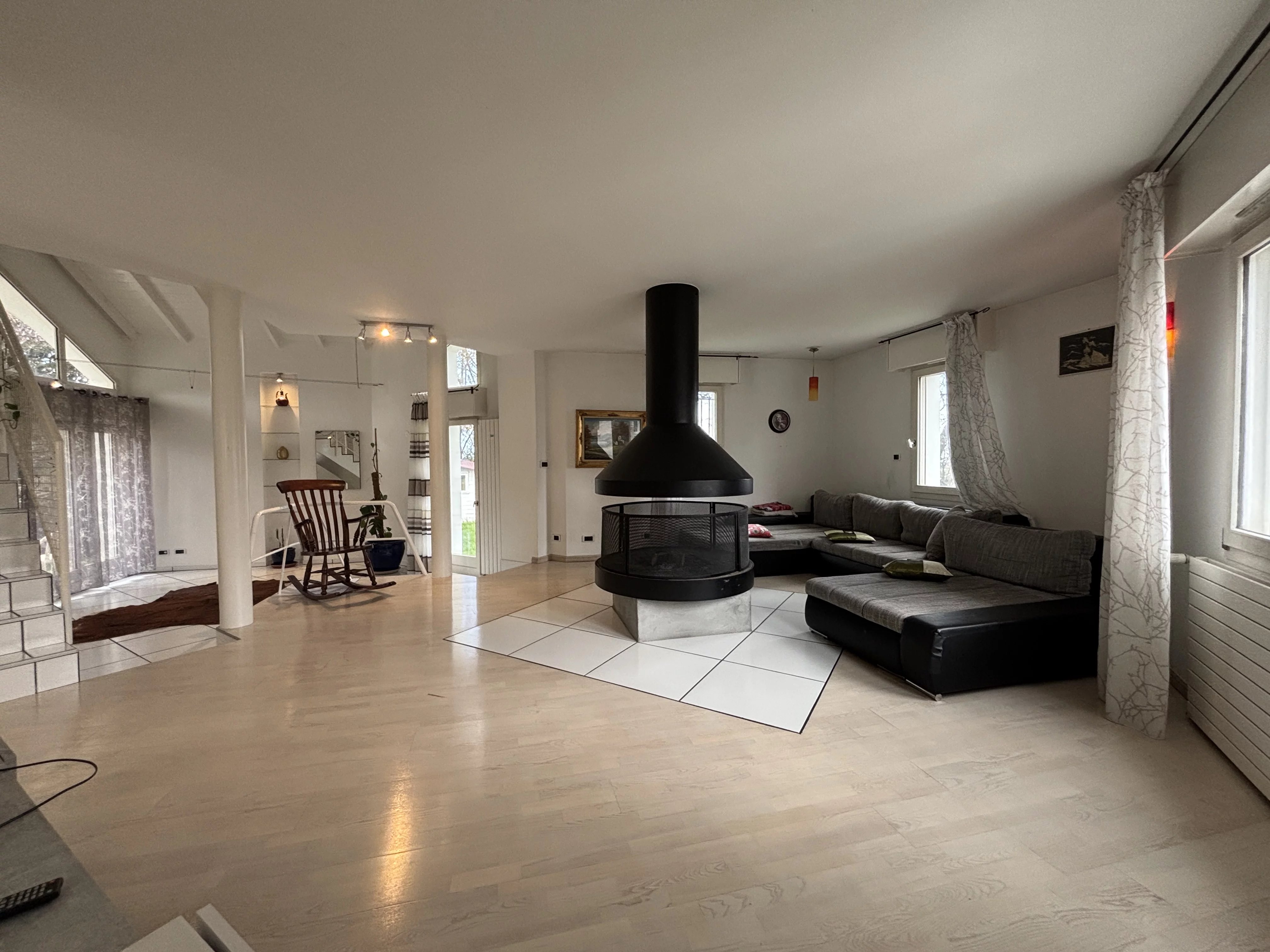 Architektenvilla mit Pool, nur 5 Minuten von der Grenze entfernt