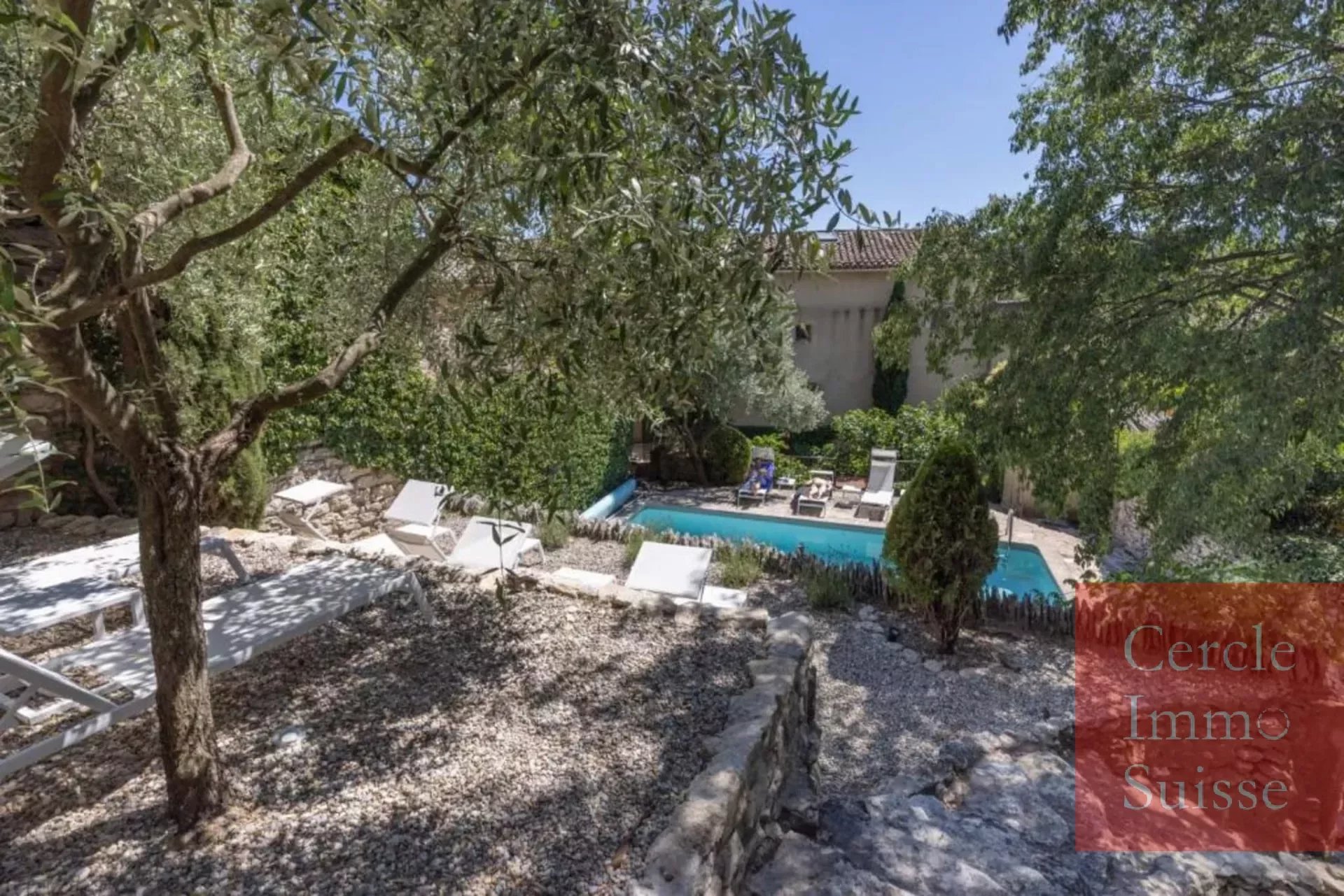 Charmante maison d'hôtes à vendre à Gordes, France - Photo 3