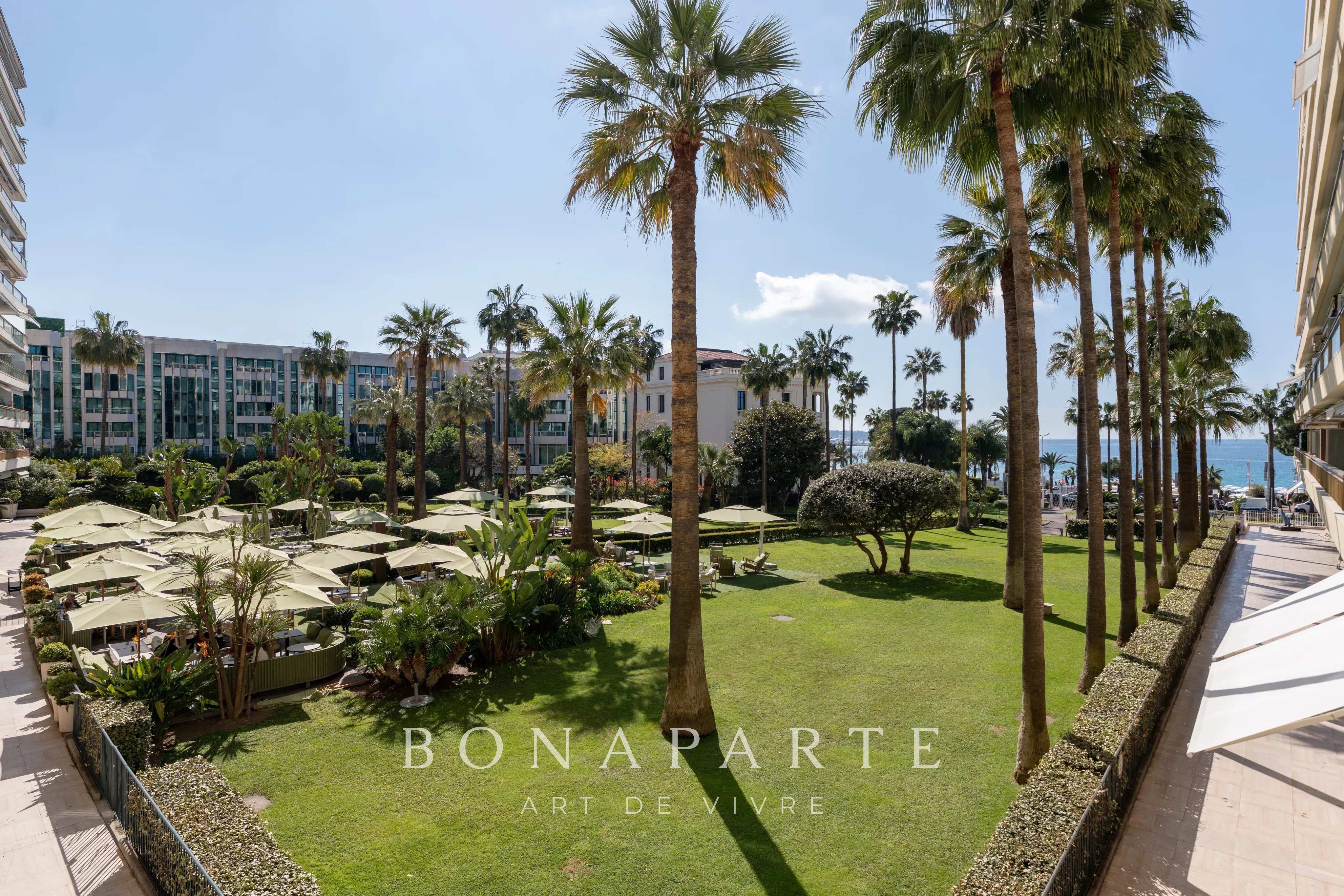 CANNES - CROISETTE -  GRAND HOTEL 3 pièces