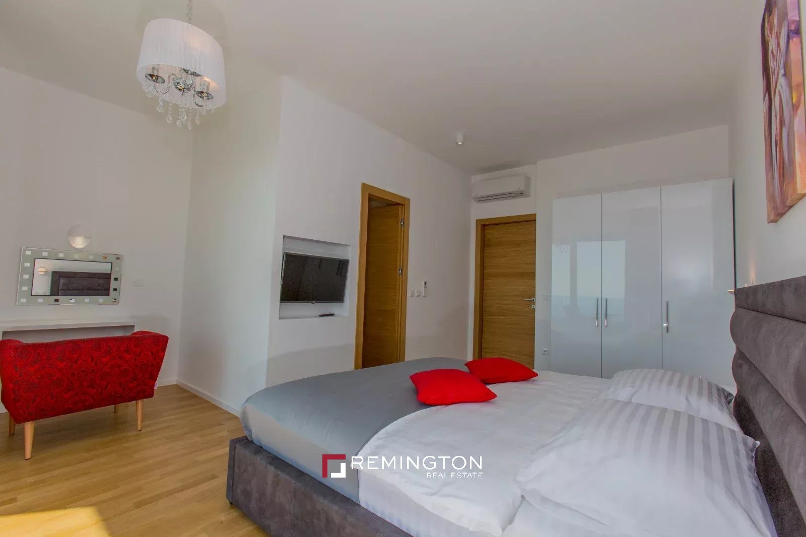 4 Bedroom Villa/Townhouse's Image 6