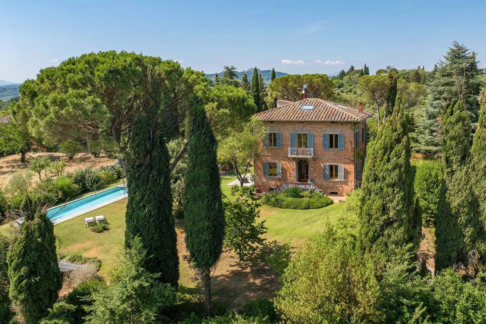 ELEGANTE VILLA CON PISCINA IN VENDITA A MONTEPULCIANO, TOSCANA