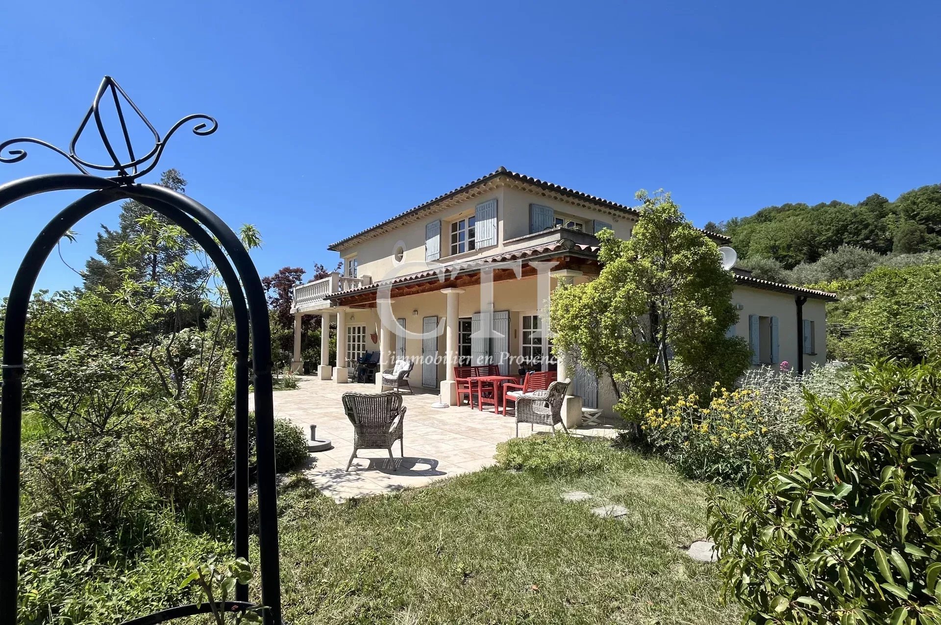 Villa d'architecte position dominante 4 chambres vue Mont-Ventoux jardin piscine proche Vaison-La-Romaine garage 