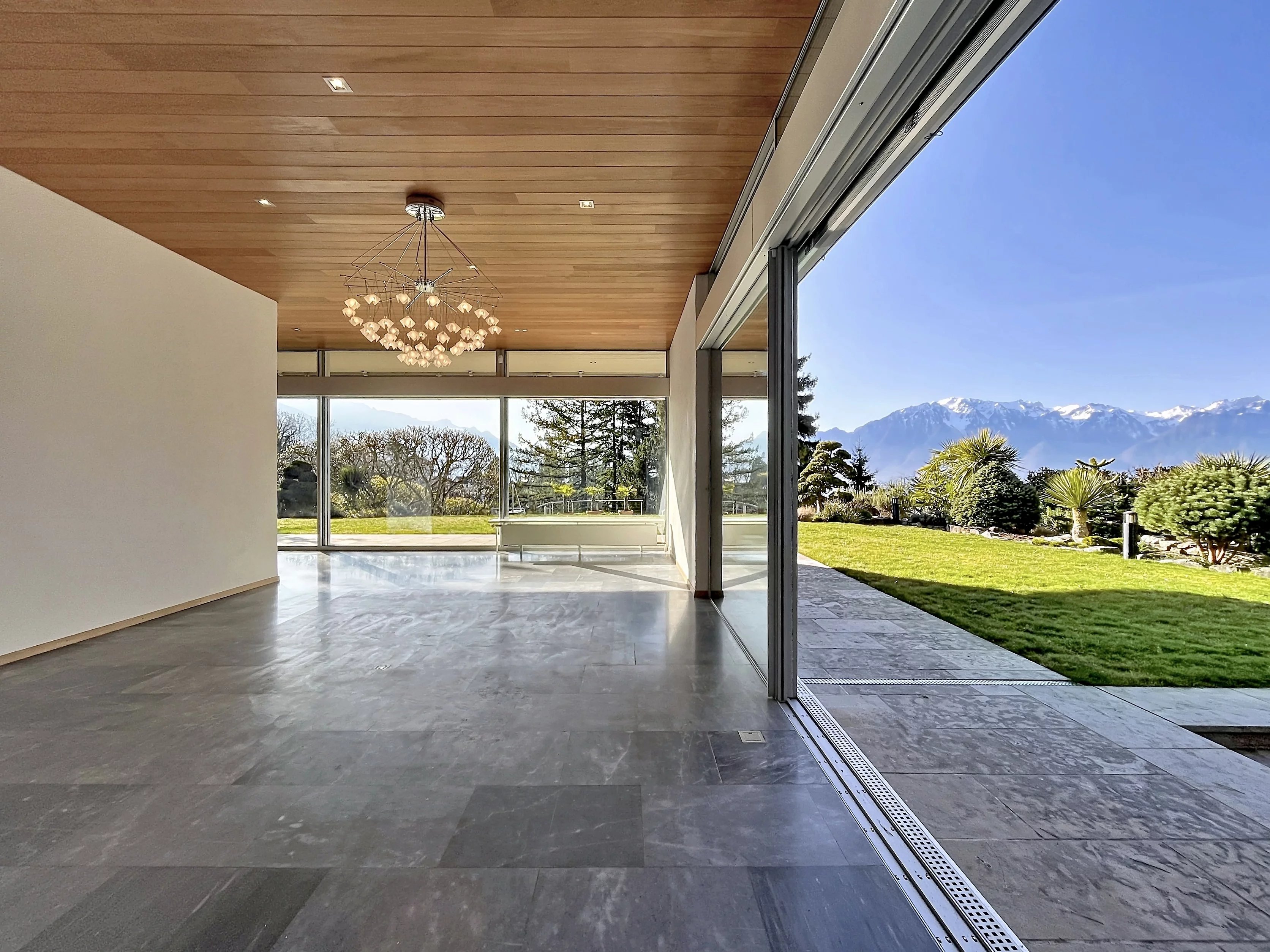 Propriété d’exception de 7.5 pièces avec piscine