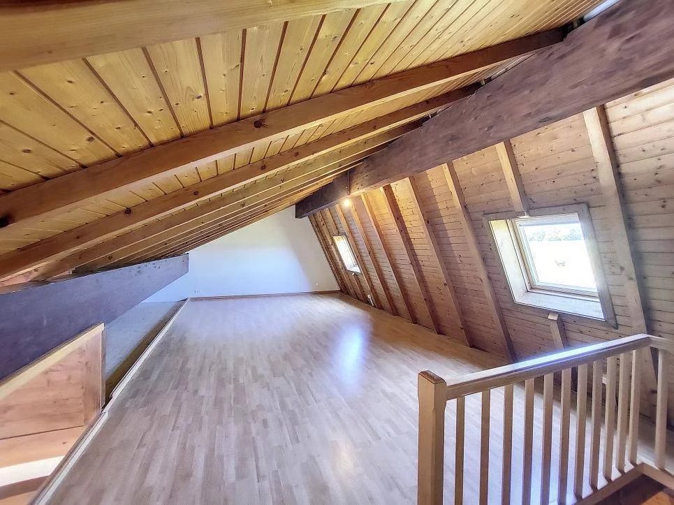 Opportunité pour Investisseurs : Immeuble avec 3 Appartements Spacieux !