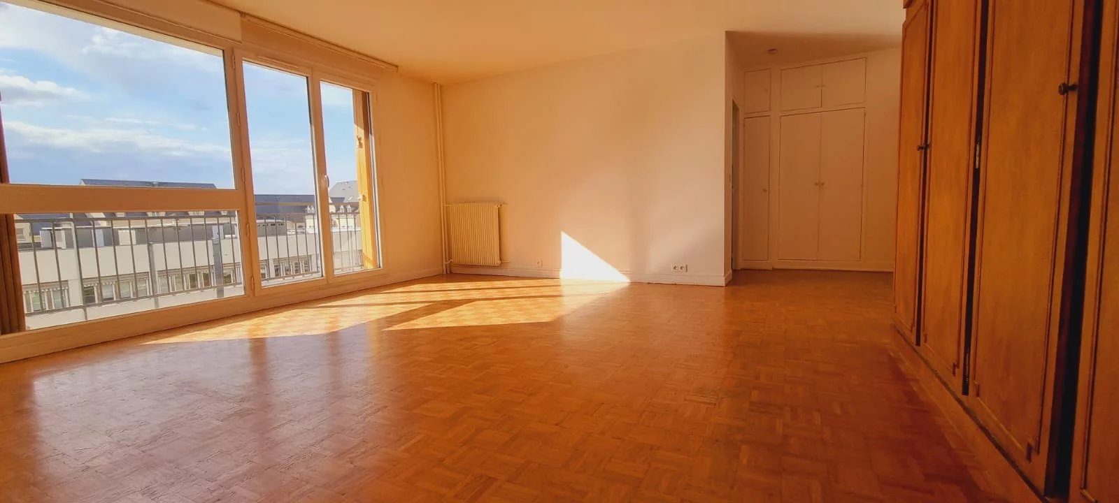 VERSAILLES - Immeuble moderne