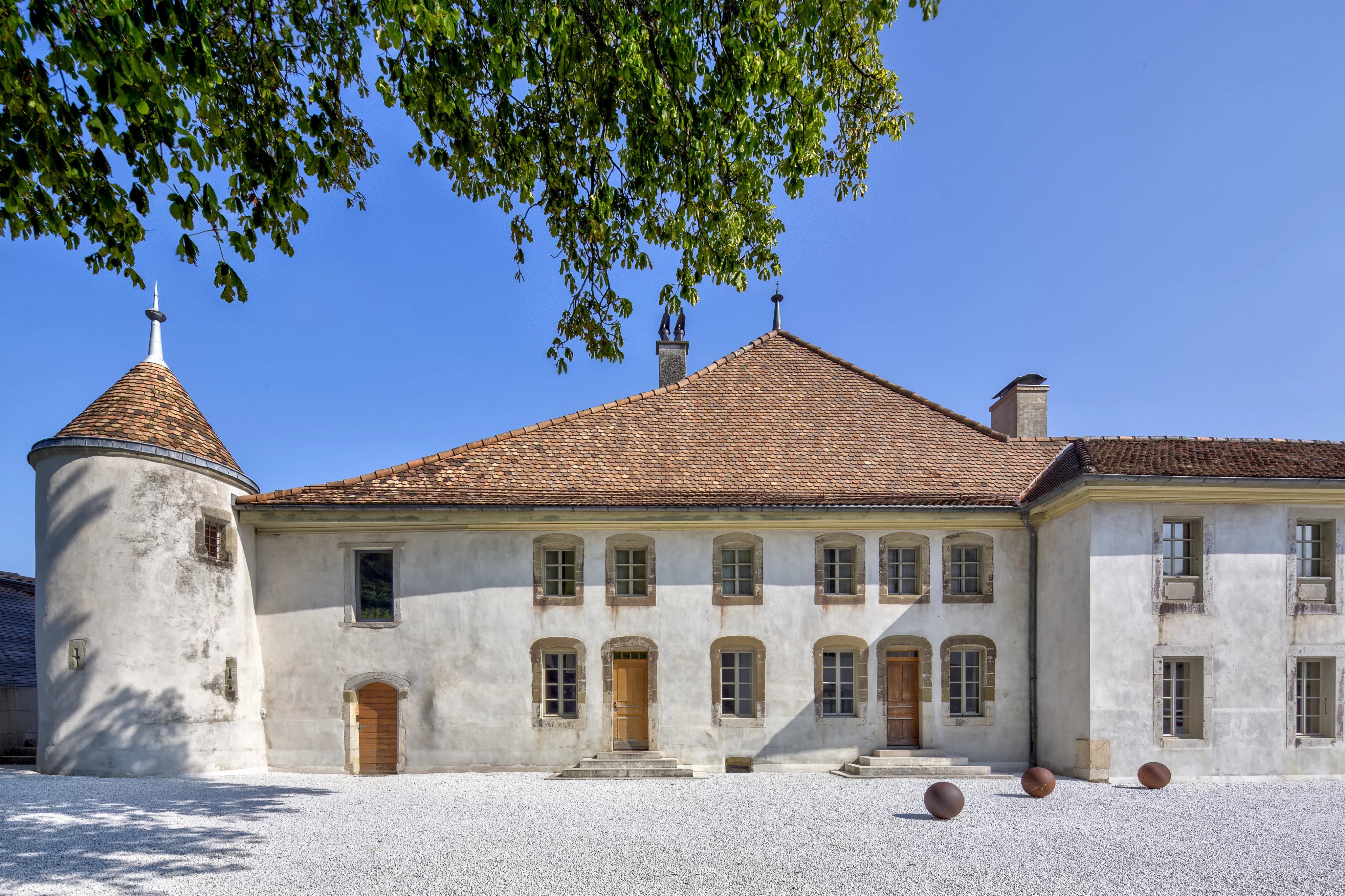 Somptueux château du XIIIe siècle avec domaine viticole