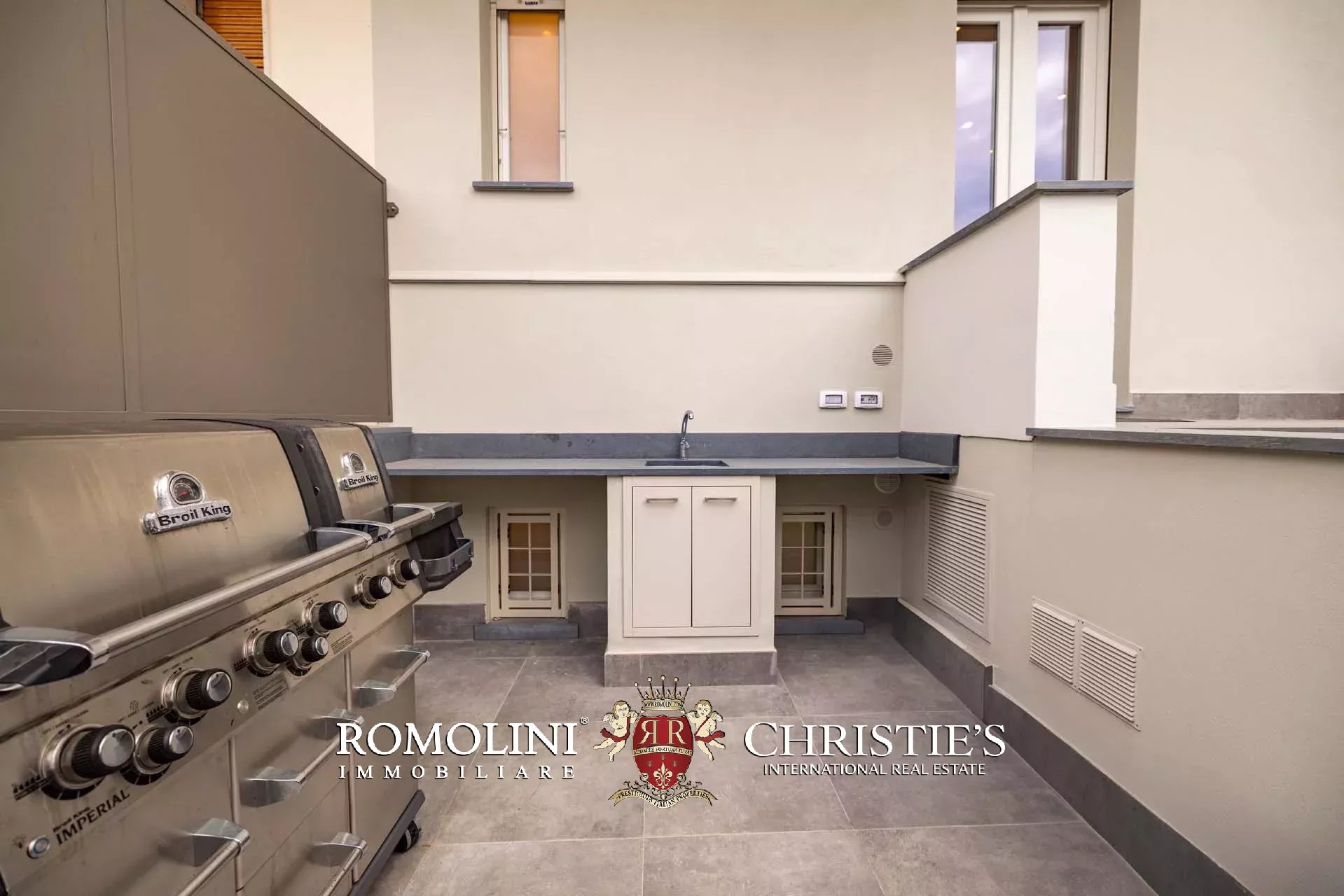 5 Bedroom Villa/Townhouse's Image 51
