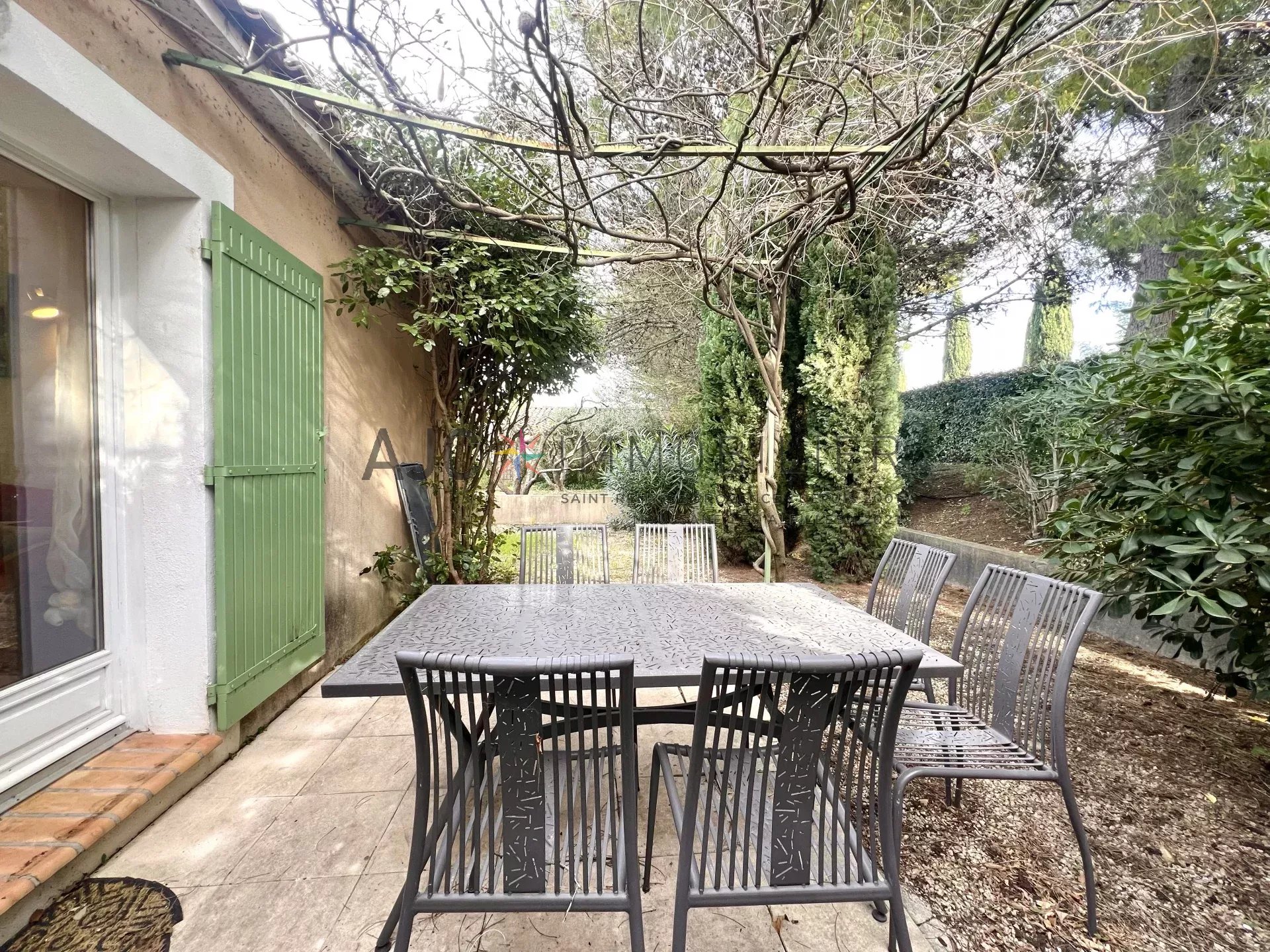 JOLI MAZET DANS RESIDENCE AVEC PISCINE A PIED DU CENTRE-VILLE