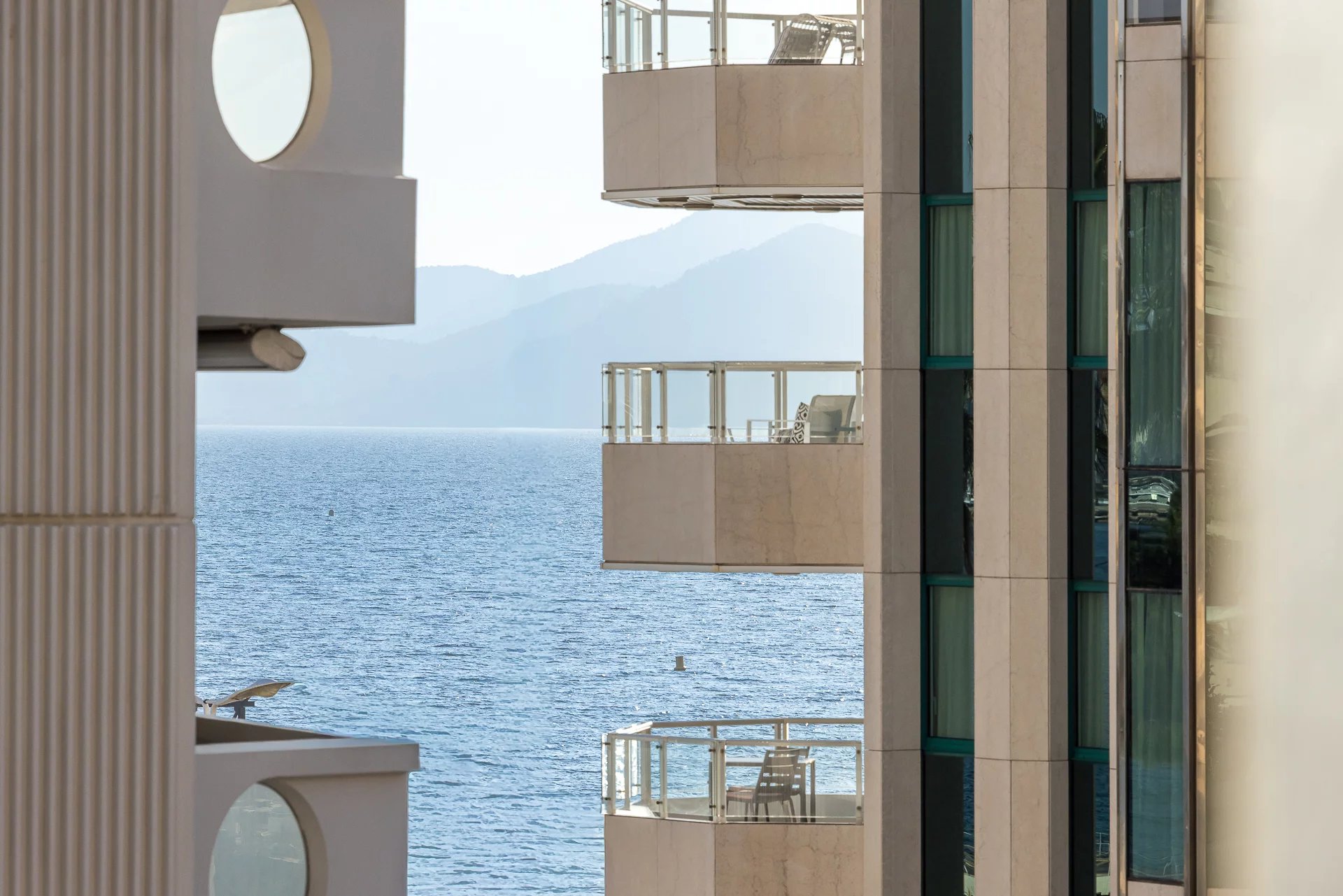 CANNES - CENTER - APARTMENT WITH PARTIAL SEA VIEW