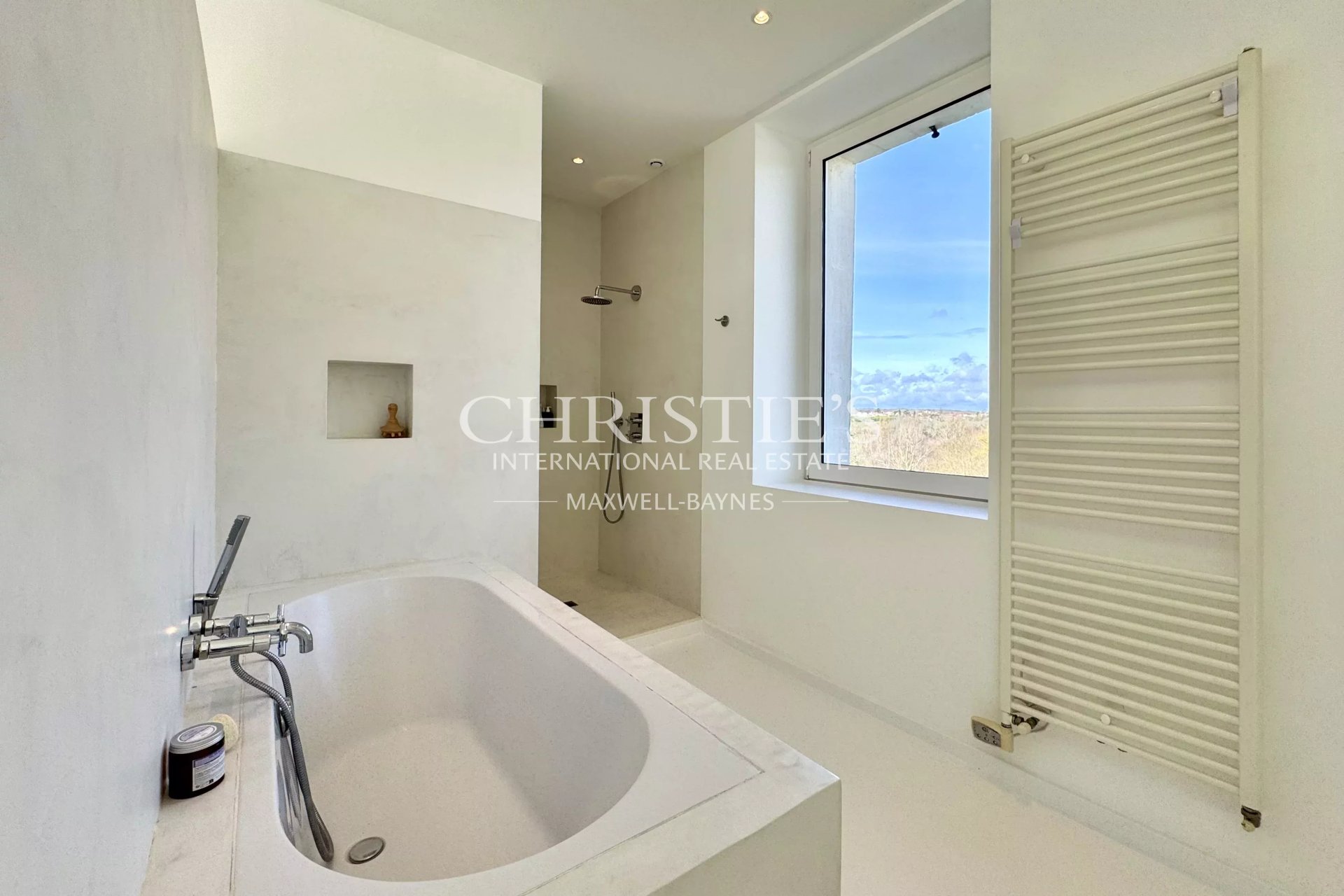 6 Bedroom Villa/Townhouse's Image 15