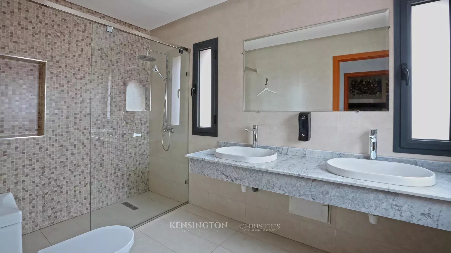 7 Bedroom Villa/Townhouse's Image 32