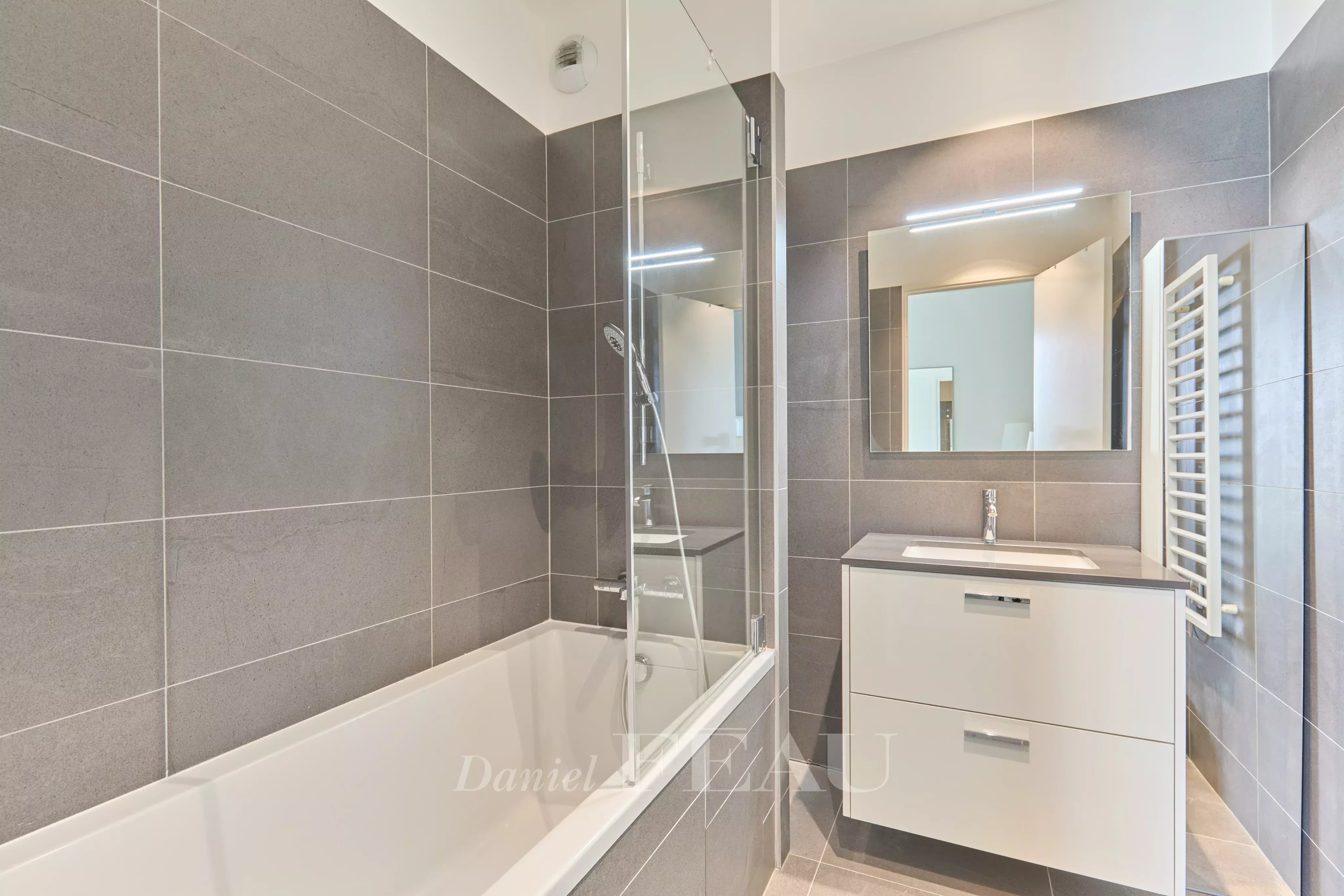 Sale Apartment Paris 17th