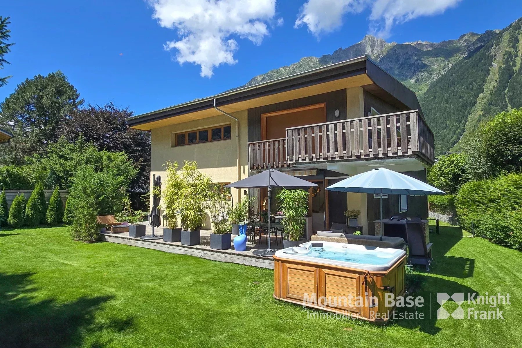 Photo of A beautifully renovated 4-bedroom apartment in the centre of Chamonix