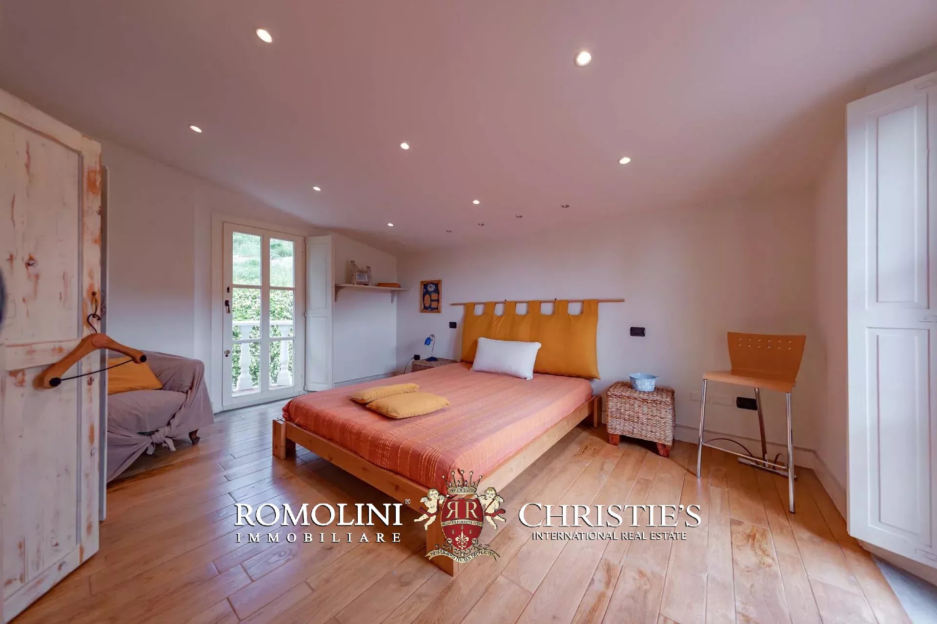 10 Bedroom Villa/Townhouse's Image 105