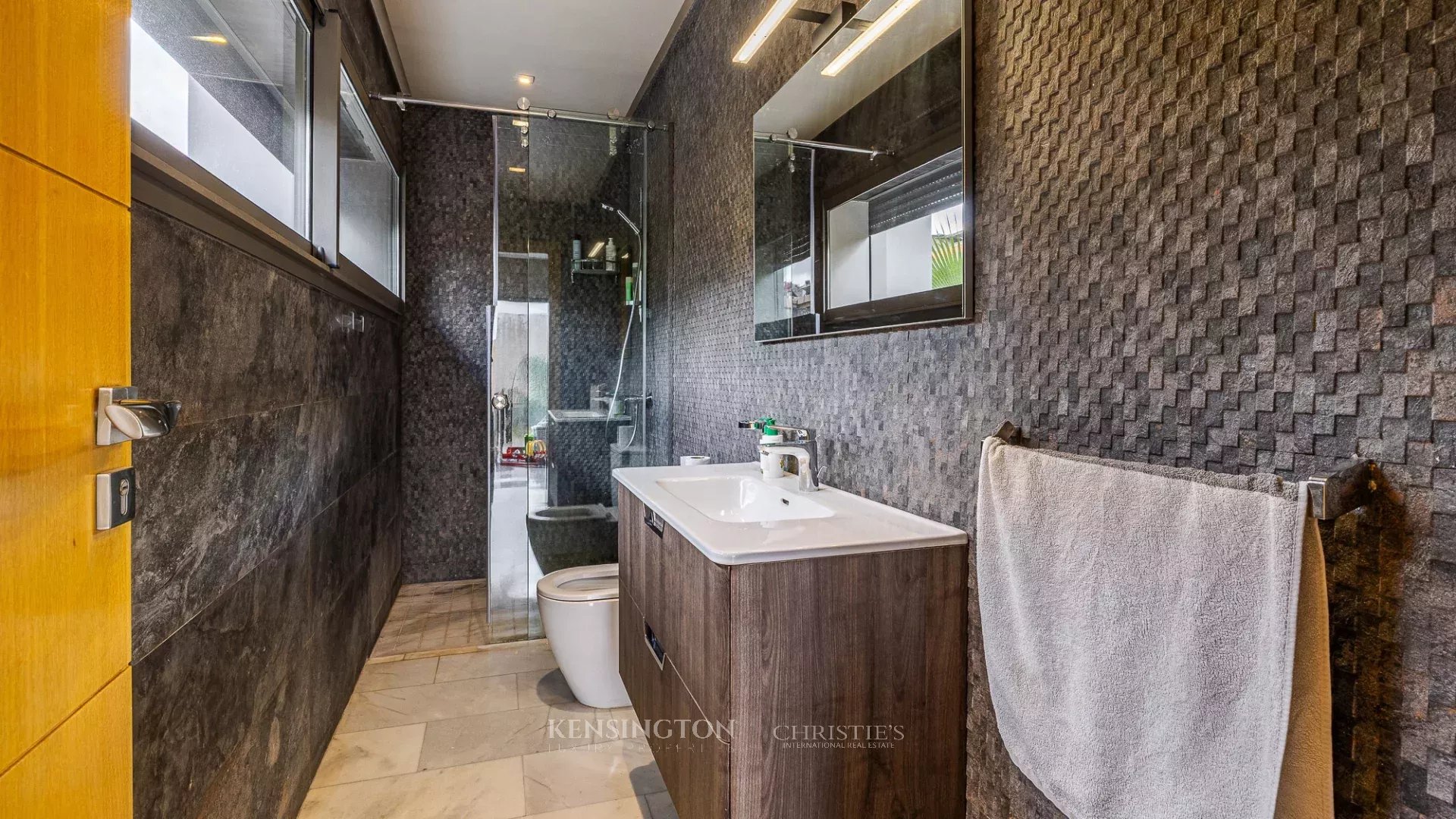 4 Bedroom Villa/Townhouse's Image 16