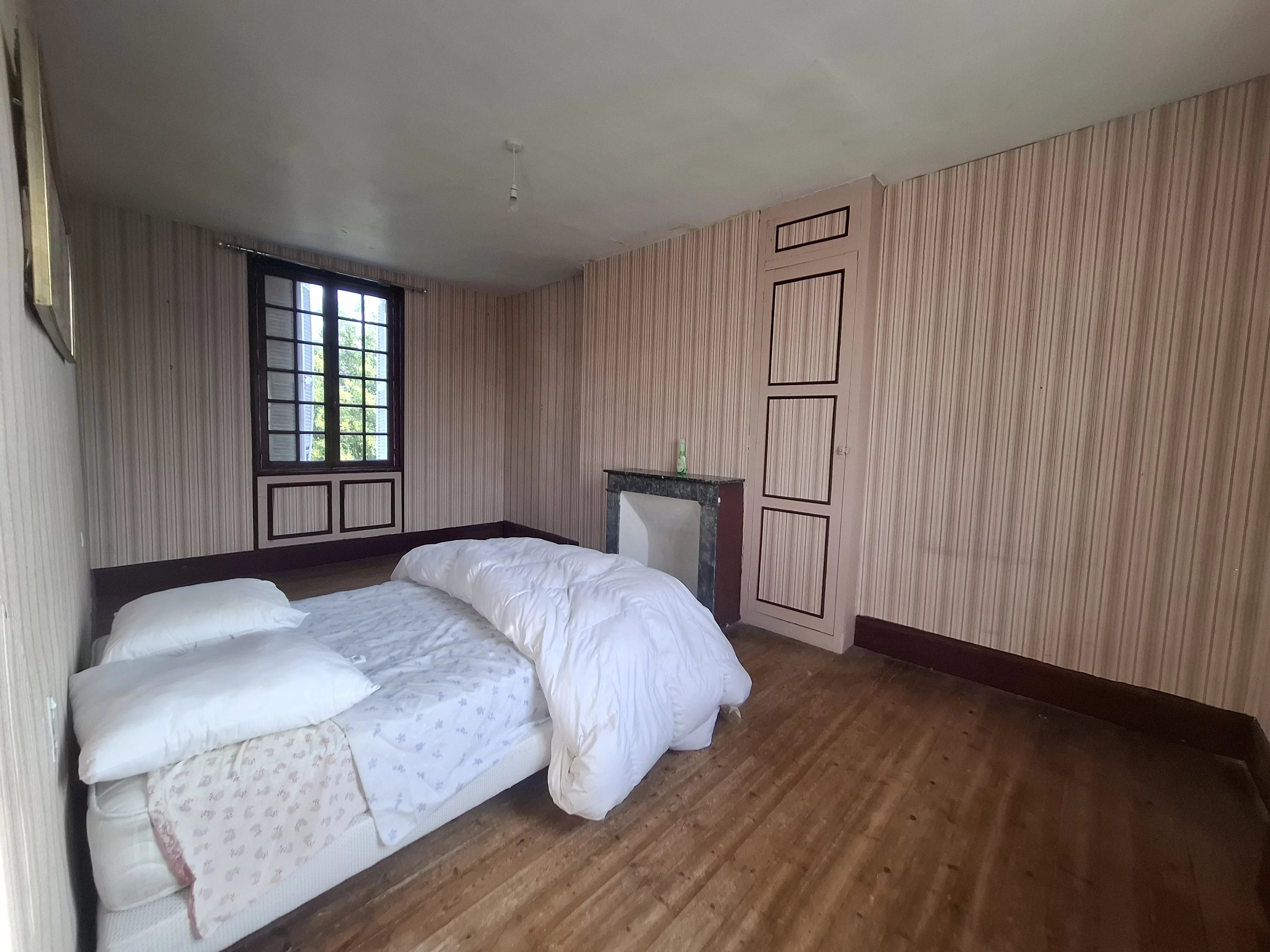 MAISON DE CARACTÈRE DE 221 M² — photo 4