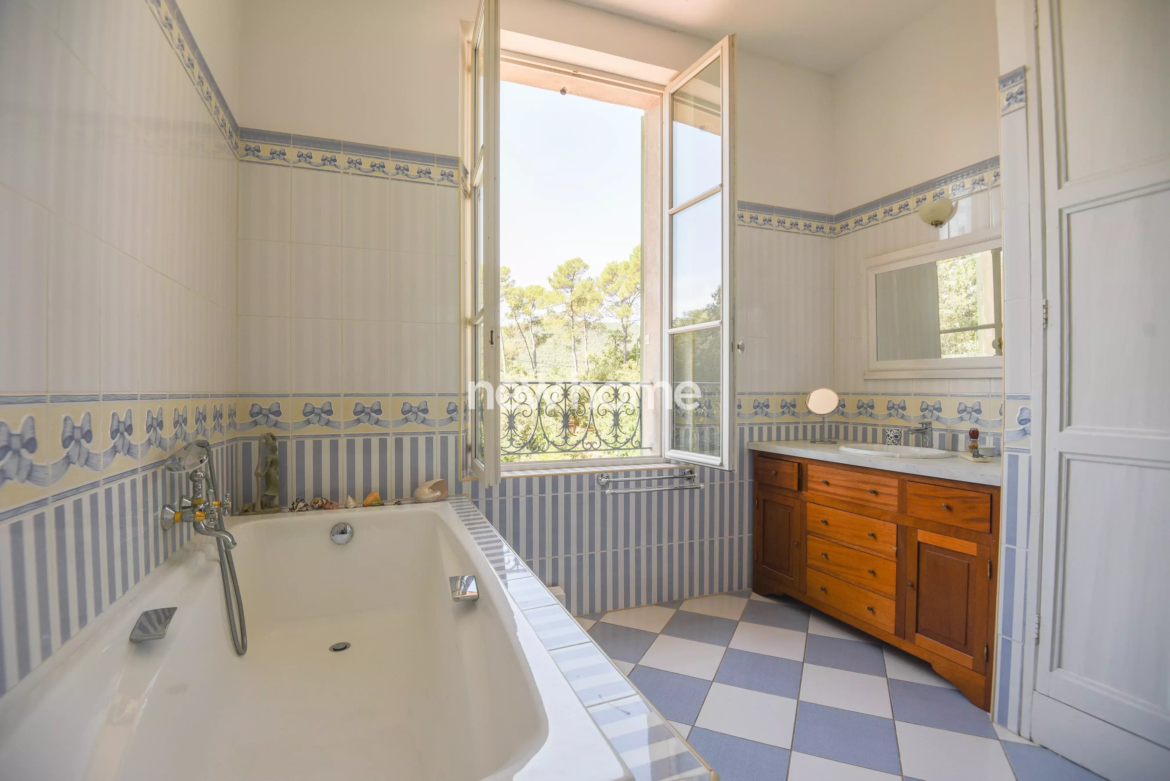 Magnifique bastide de charme avec une belle dependance au calme