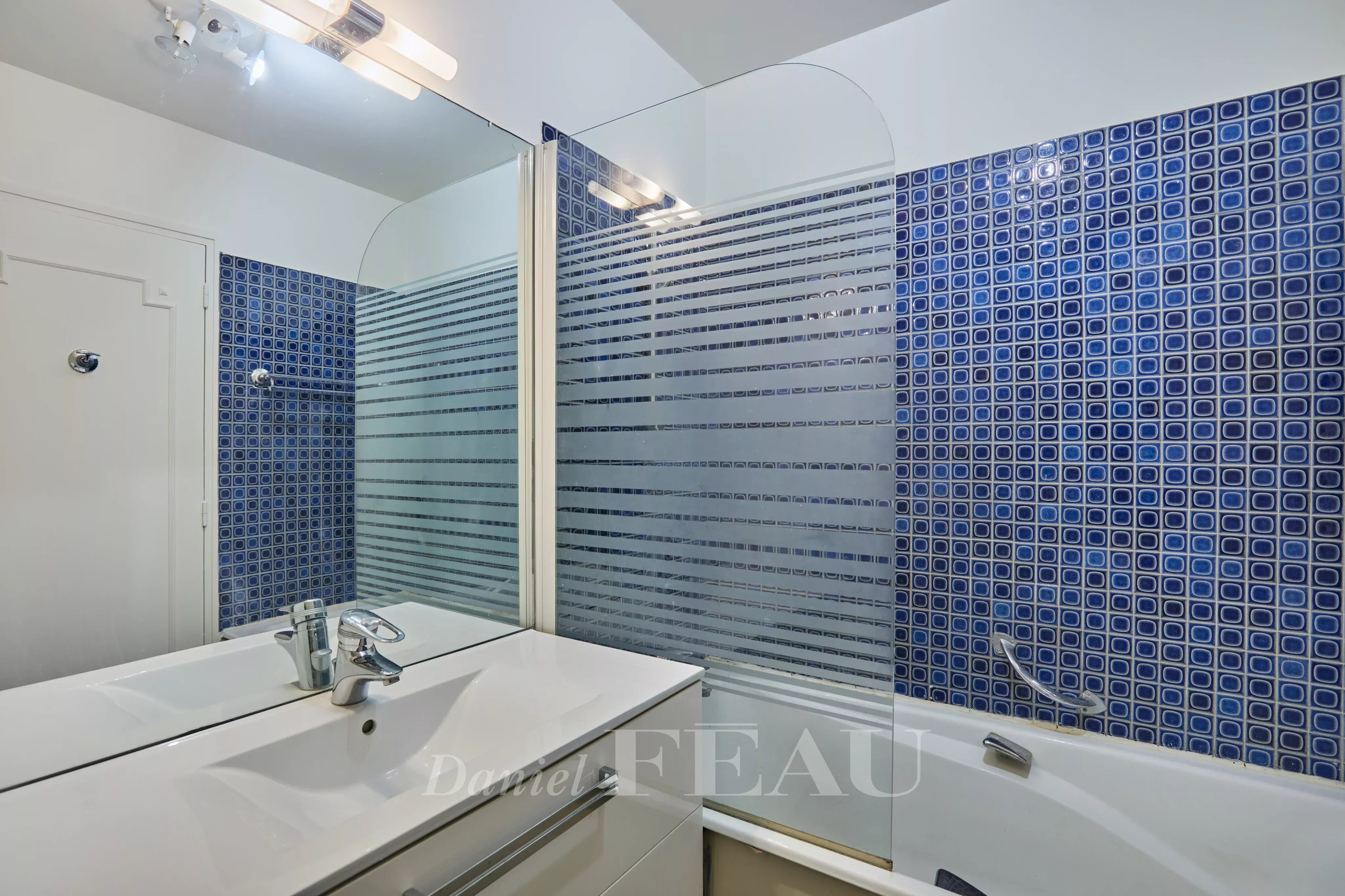 Sale Apartment Paris 17th