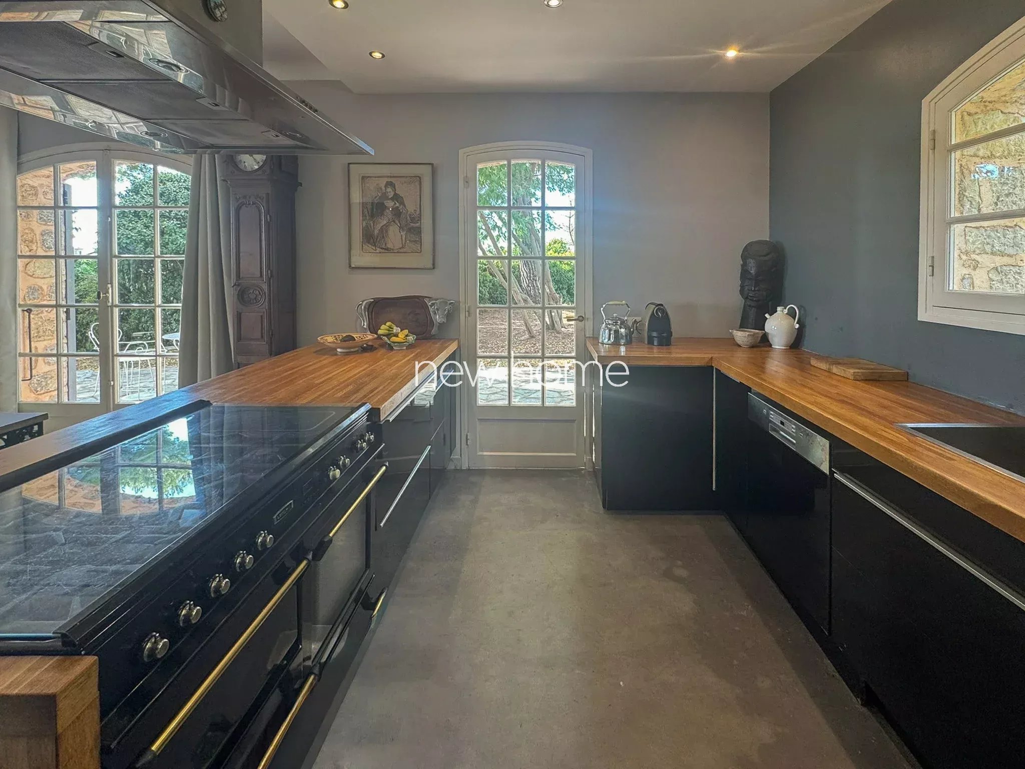 Propriété de charme en pierre  Vue mer et village  CABRIS