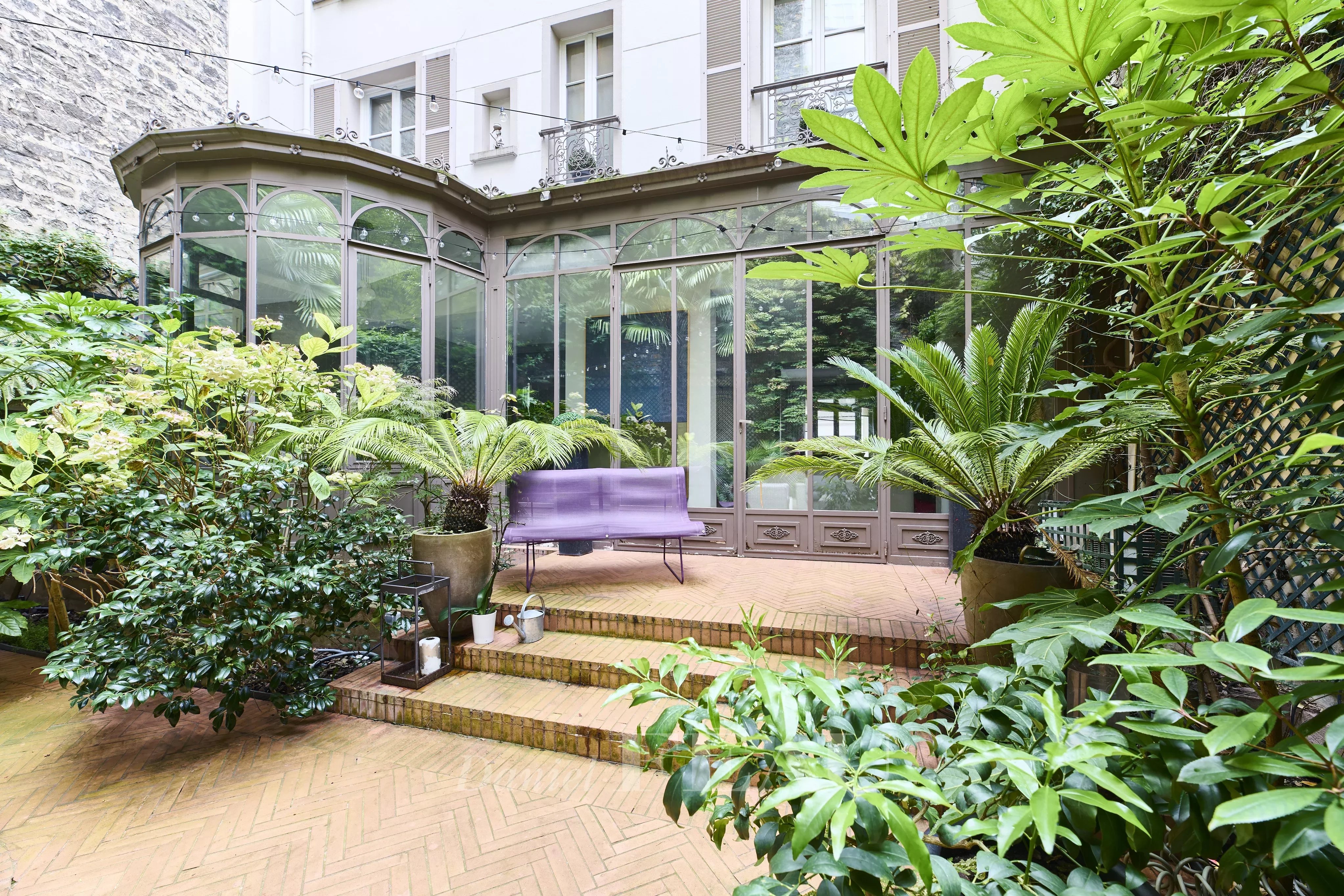 Paris XVIe - Auteuil Sud - Maison familiale avec jardin.