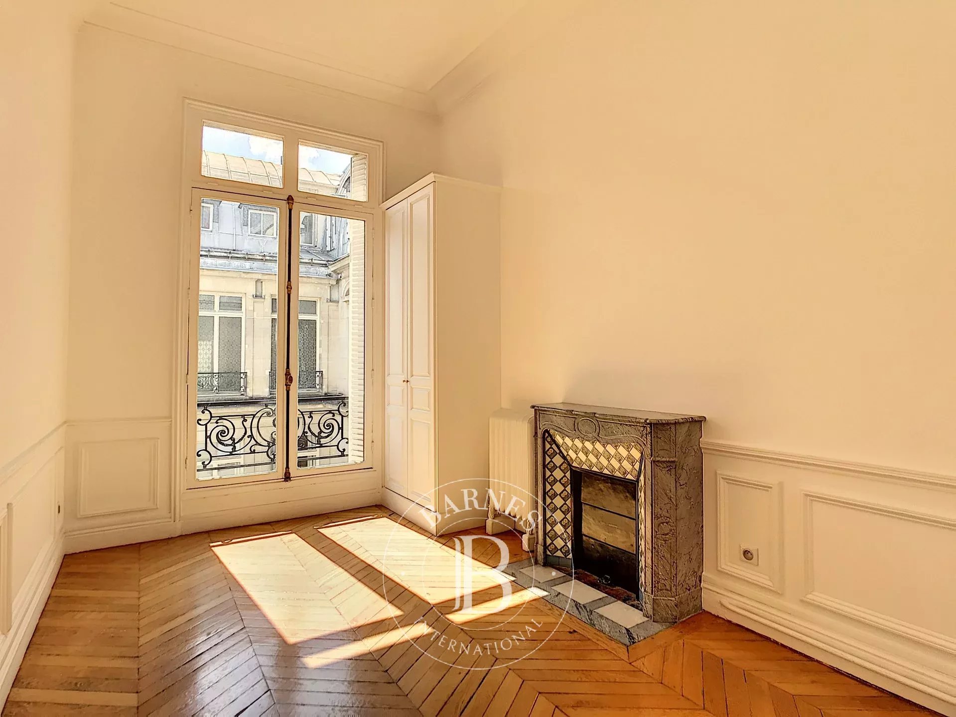 Daire Paris 8ème - picture 13