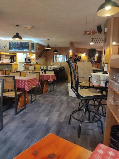 RESTAURANT FRONT DE NEIGE  STATION ALTITUDE — photo 9