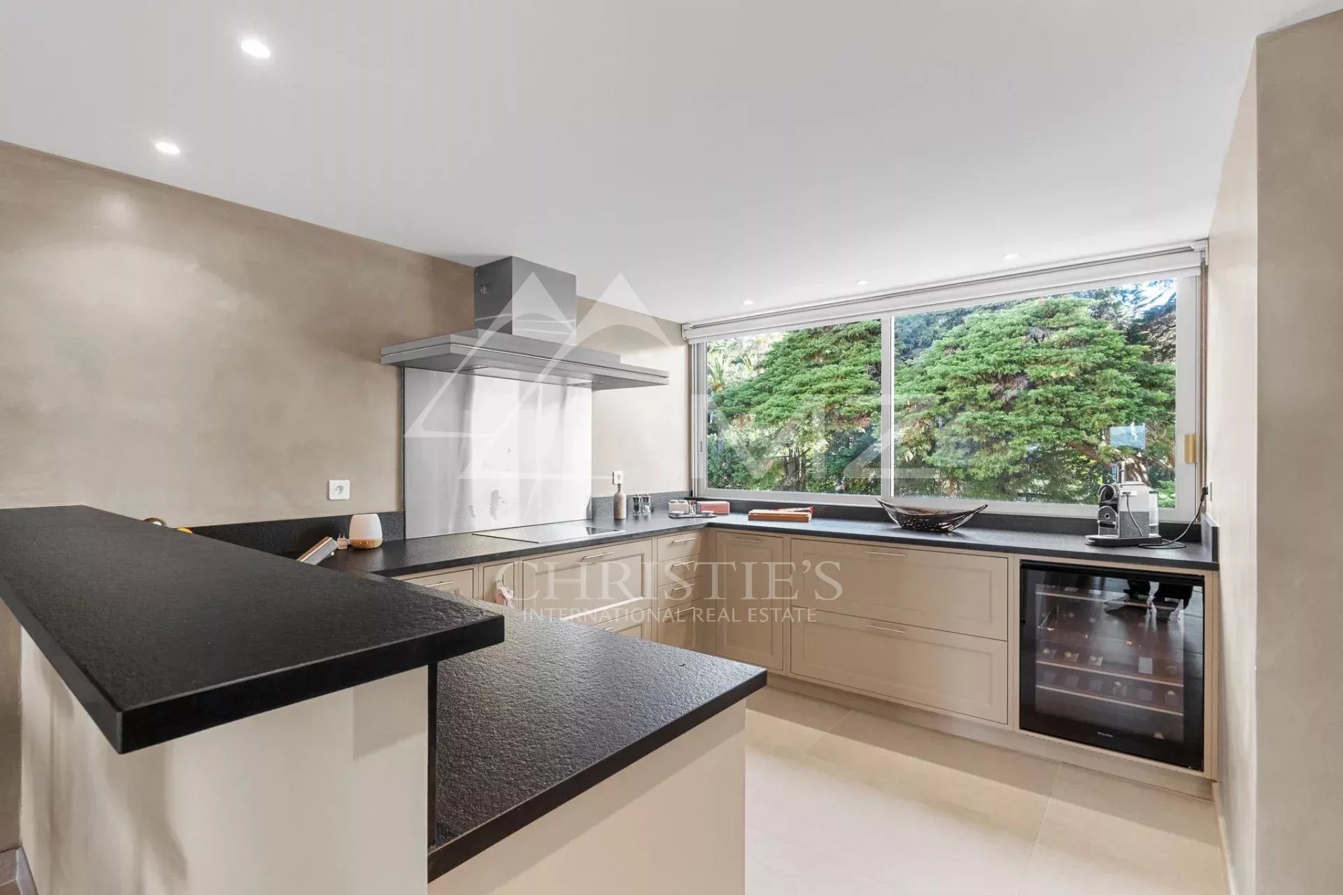 2 Bedroom Apartment/Flat's Image 4