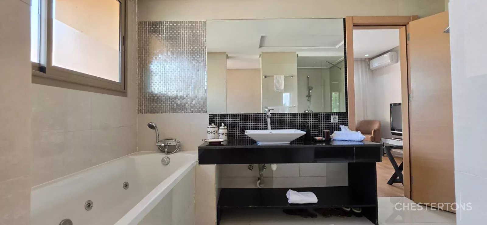  Image of Villa - 6 Bedrooms for Sale in Marrakech-Ménara-Marrakech-Morocco, Image 22